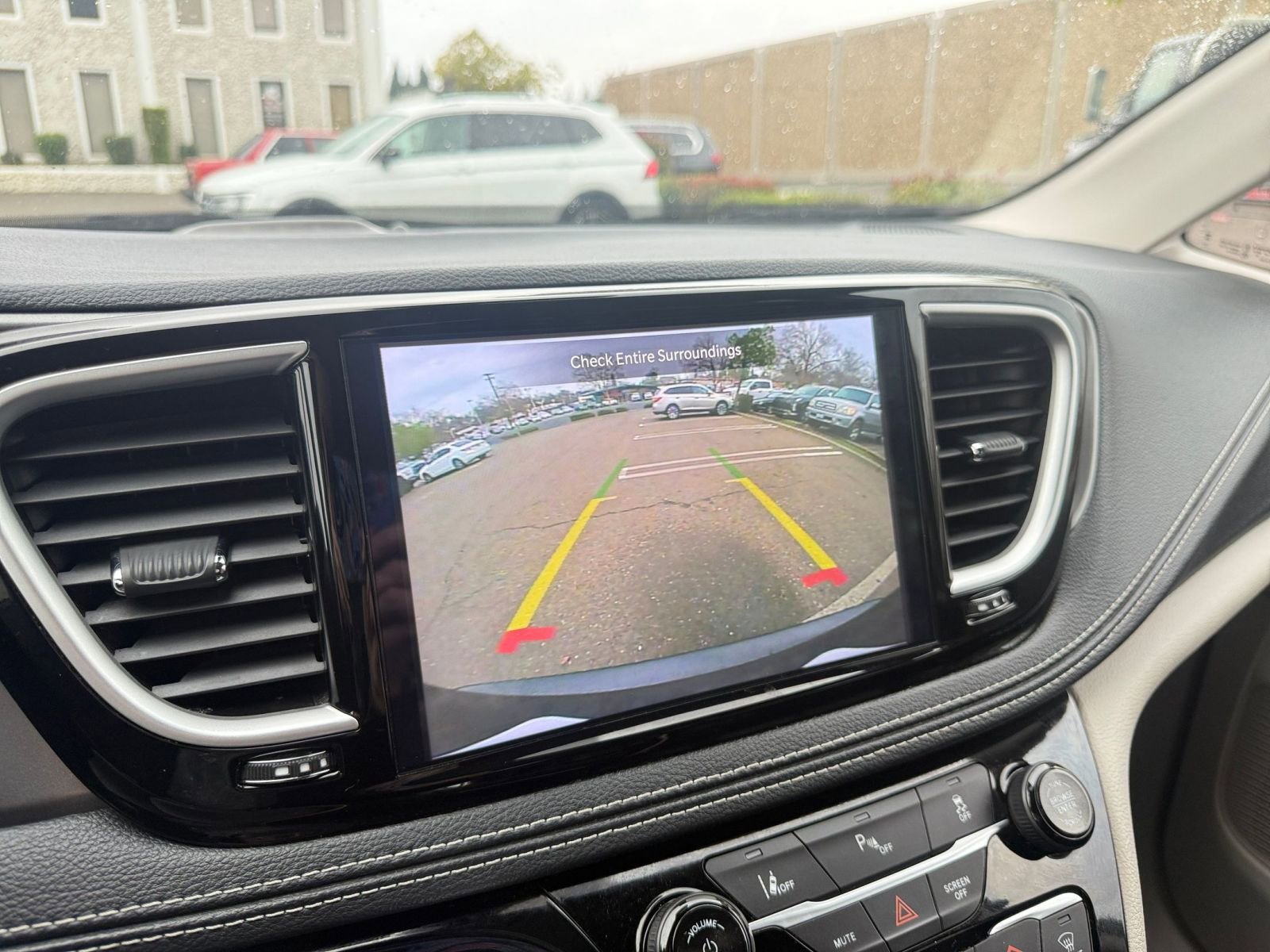 Thumbnail: 2023 Chrysler Pacifica - 17