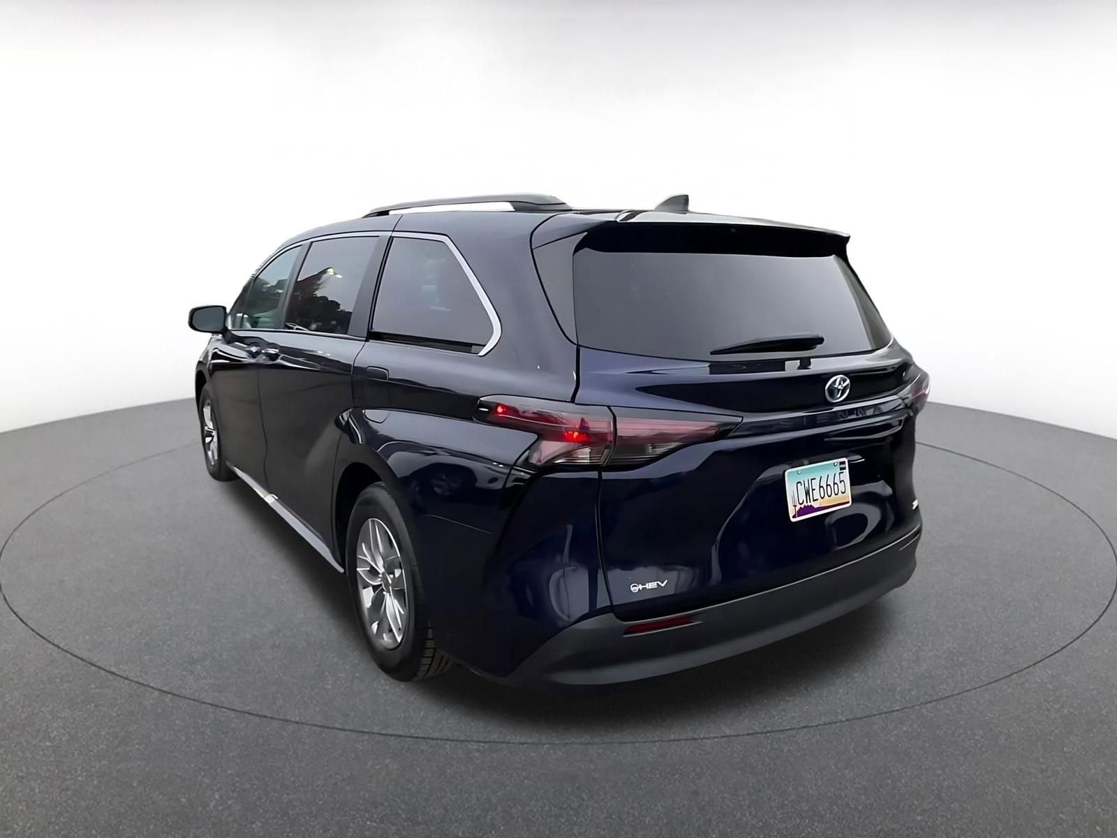 Thumbnail: 2025 Toyota Sienna - 11