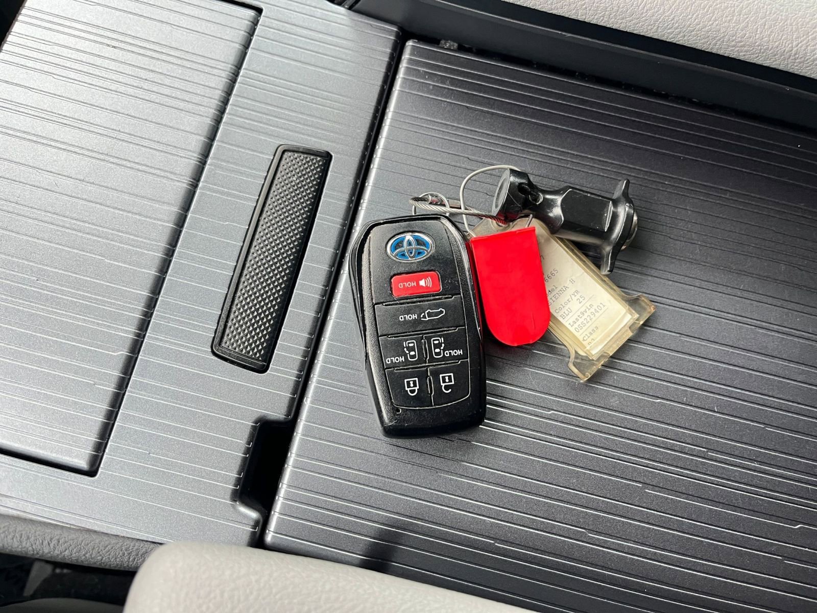 Thumbnail: 2025 Toyota Sienna - 22