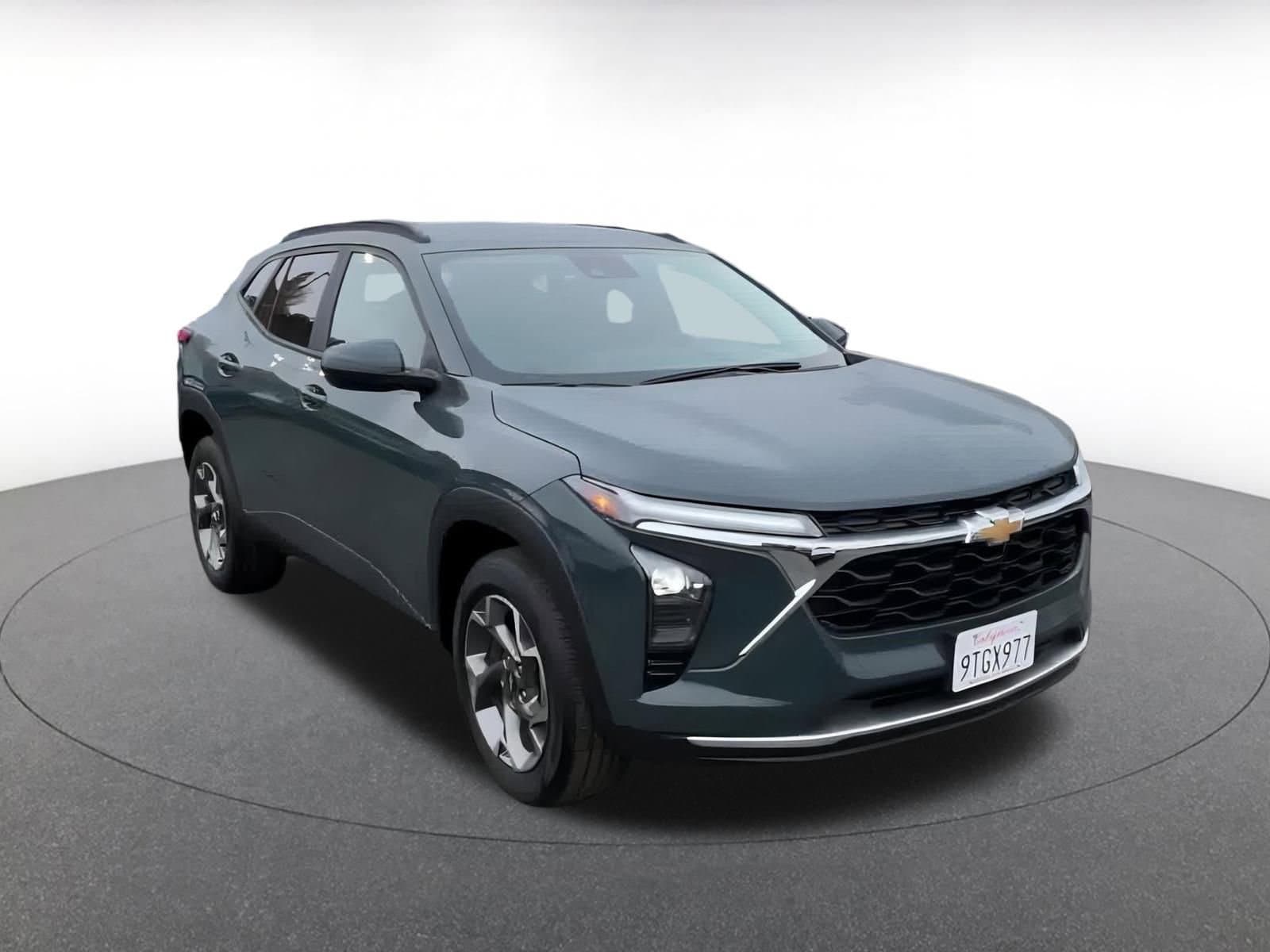 Thumbnail: 2025 Chevrolet Trax - 3