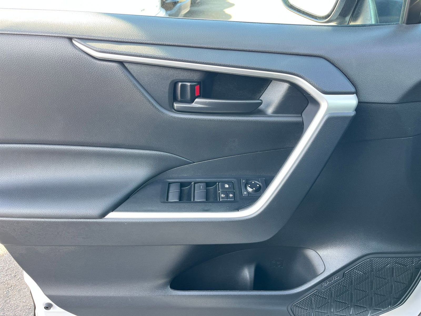 Thumbnail: 2025 Toyota RAV4 - 20