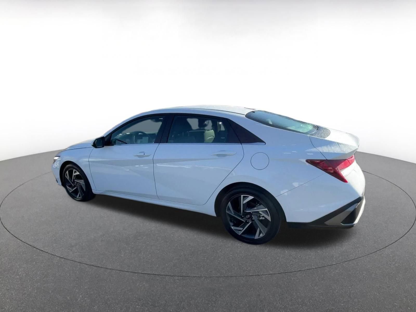 Thumbnail: 2025 Hyundai Elantra - 10