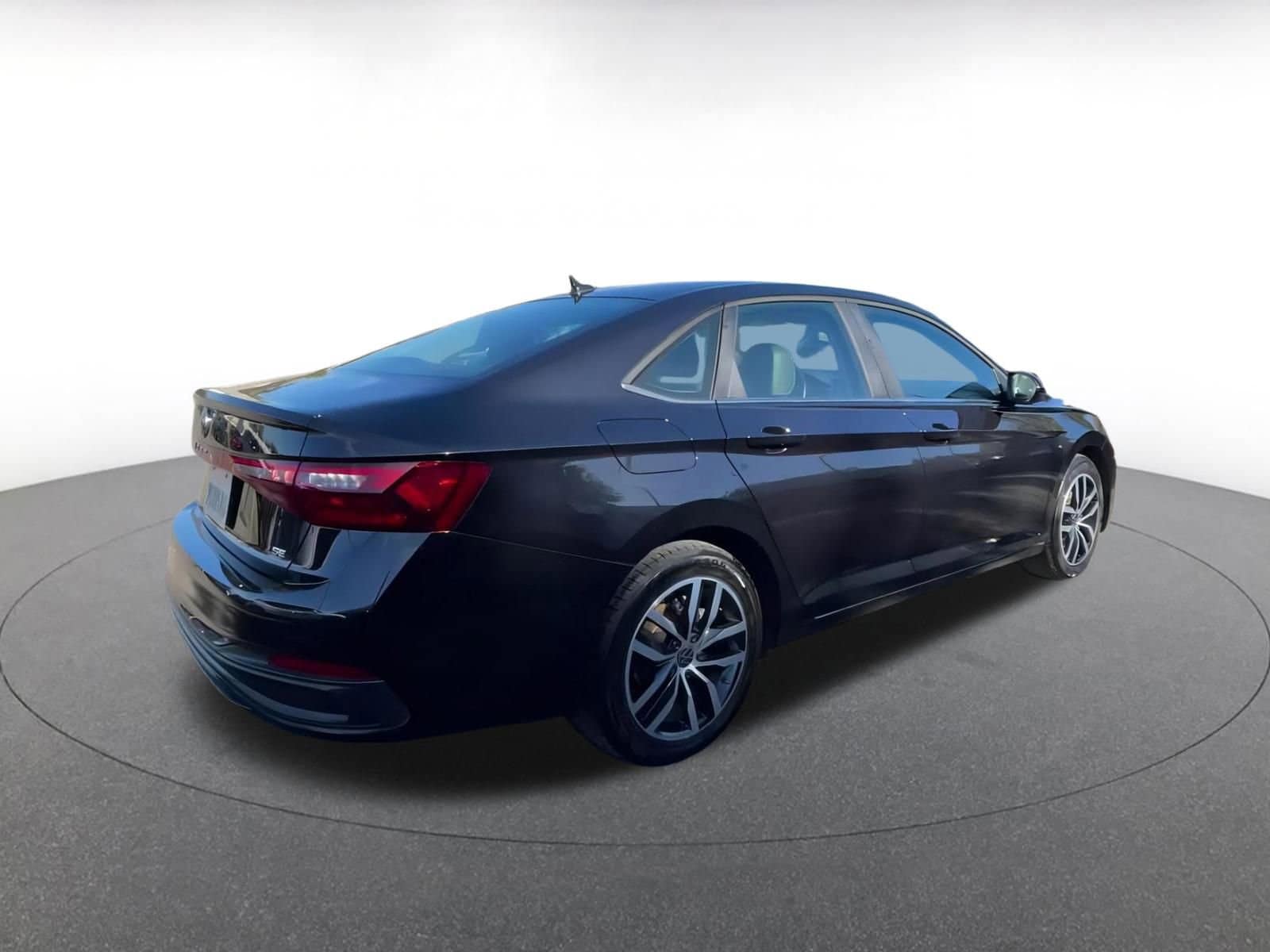 Thumbnail: 2025 Volkswagen Jetta - 15