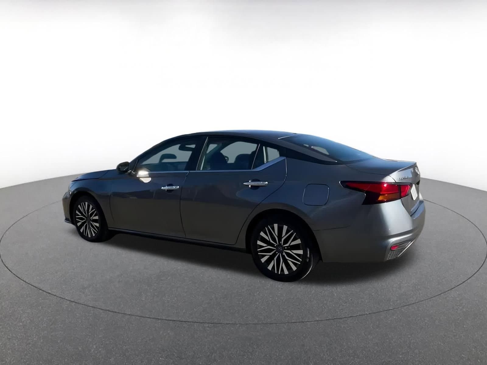 Thumbnail: 2024 Nissan Altima - 10