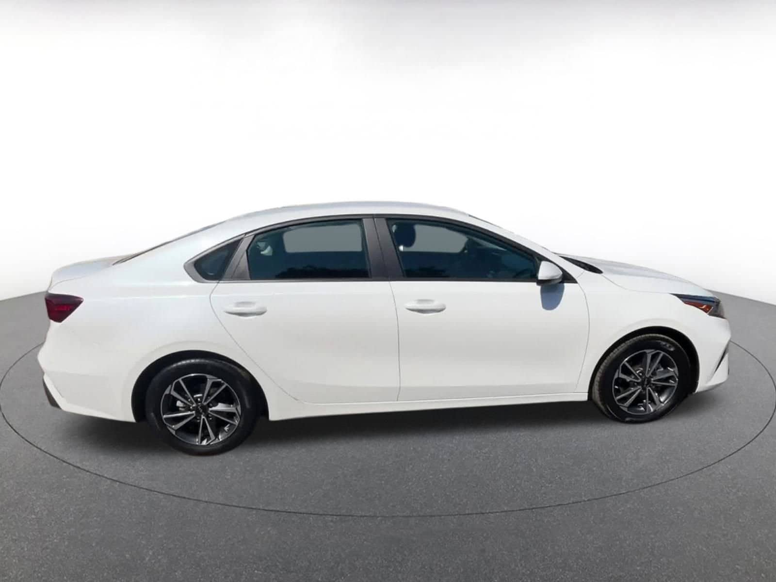 Thumbnail: 2023 Kia Forte - 16