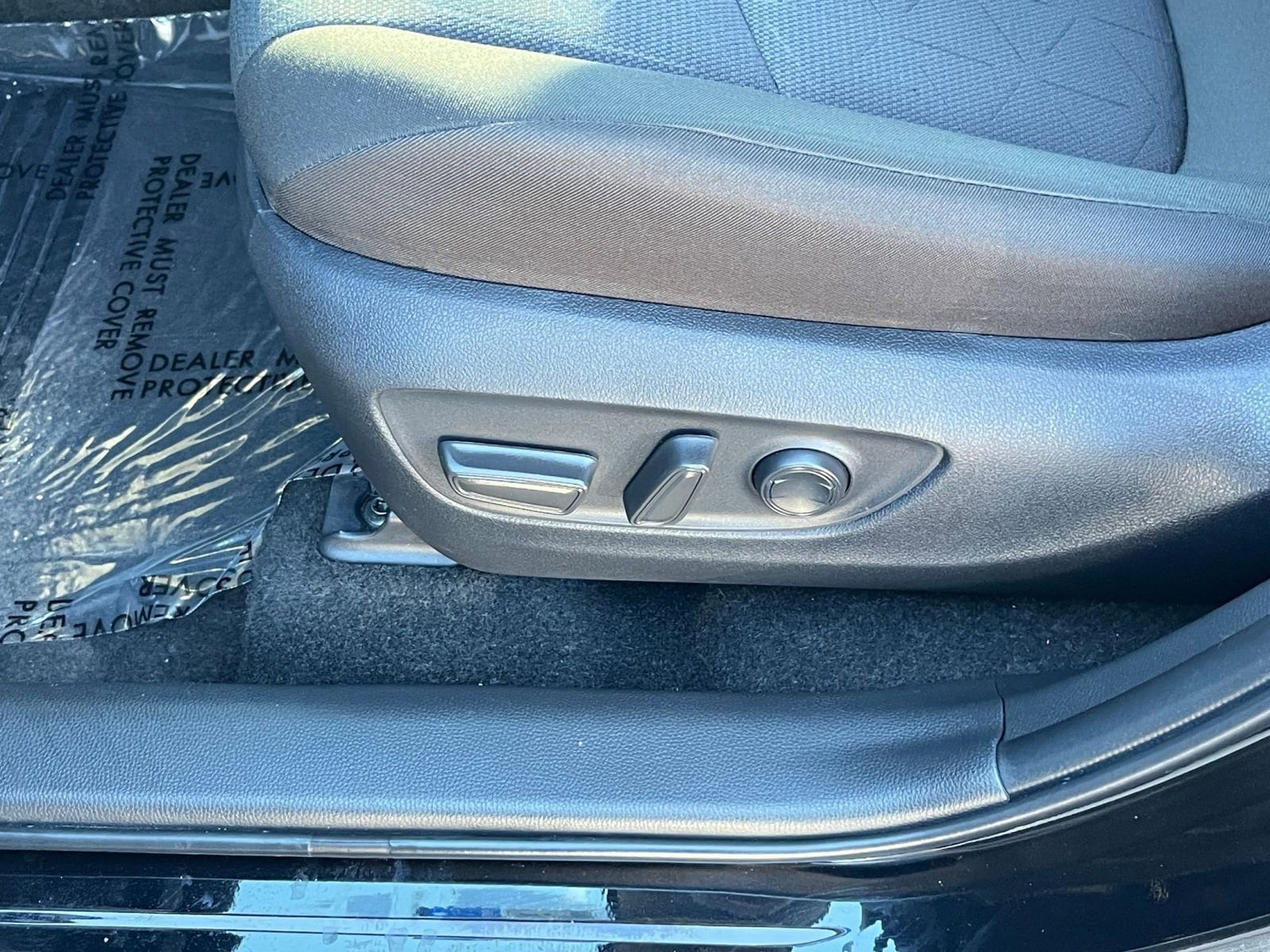 Thumbnail: 2025 Toyota RAV4 - 31