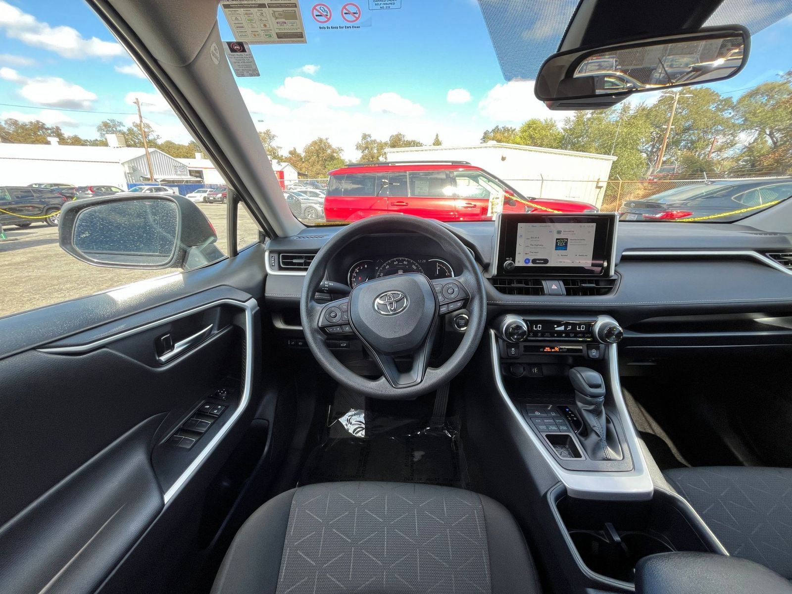 Thumbnail: 2025 Toyota RAV4 - 34