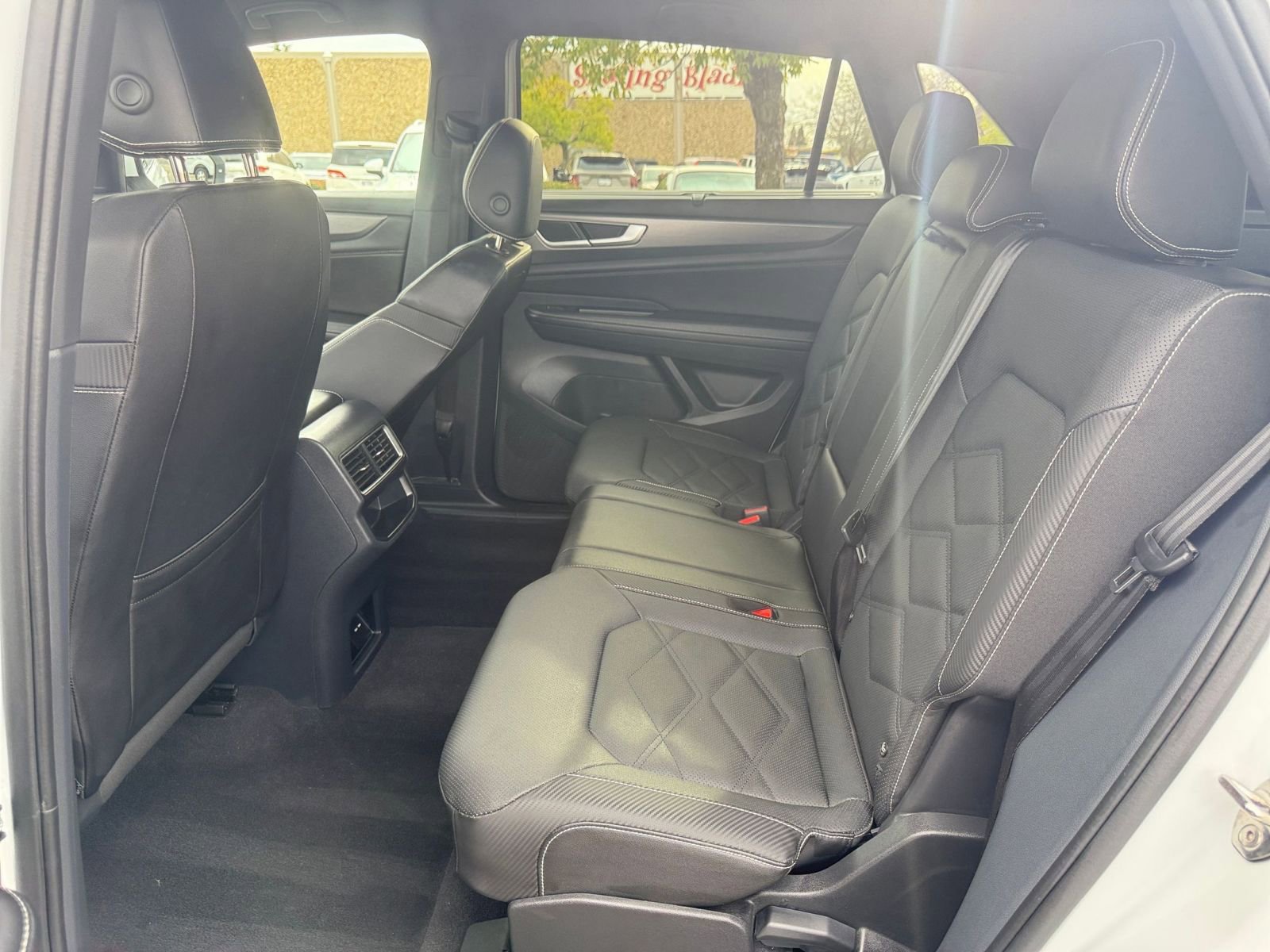 Thumbnail: 2025 Volkswagen Atlas - 25