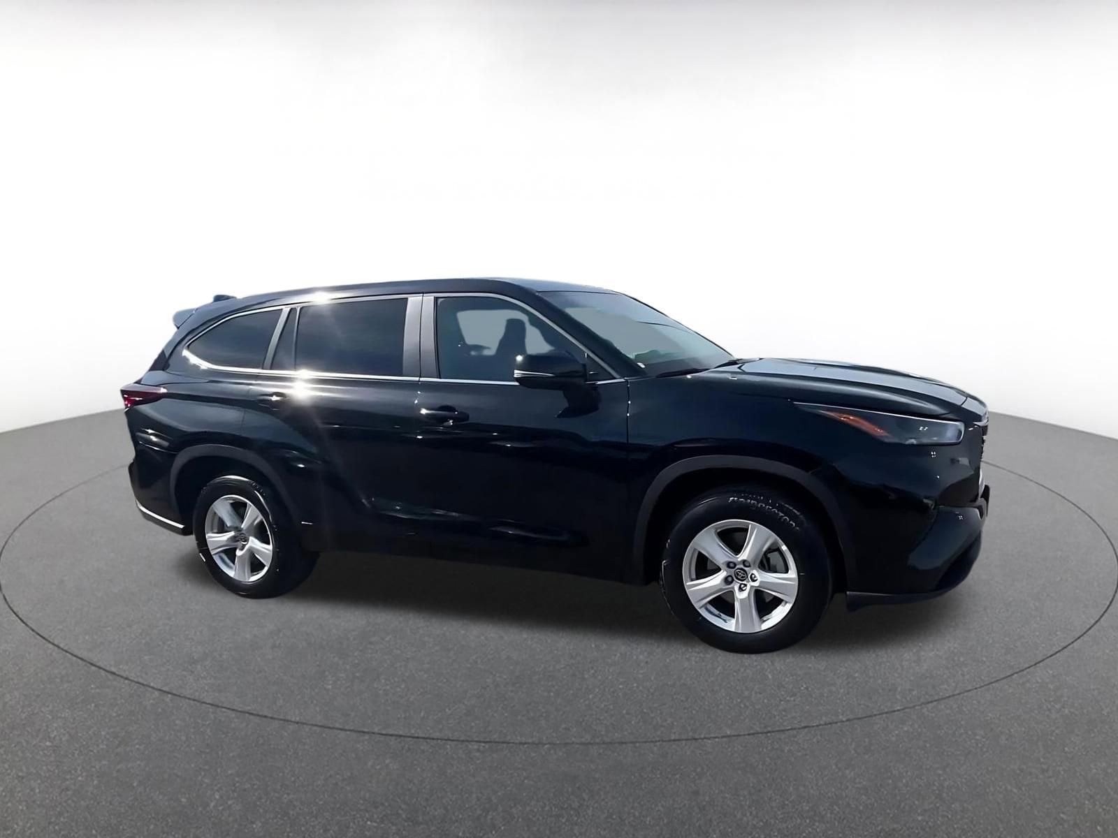 Thumbnail: 2025 Toyota Highlander - 2