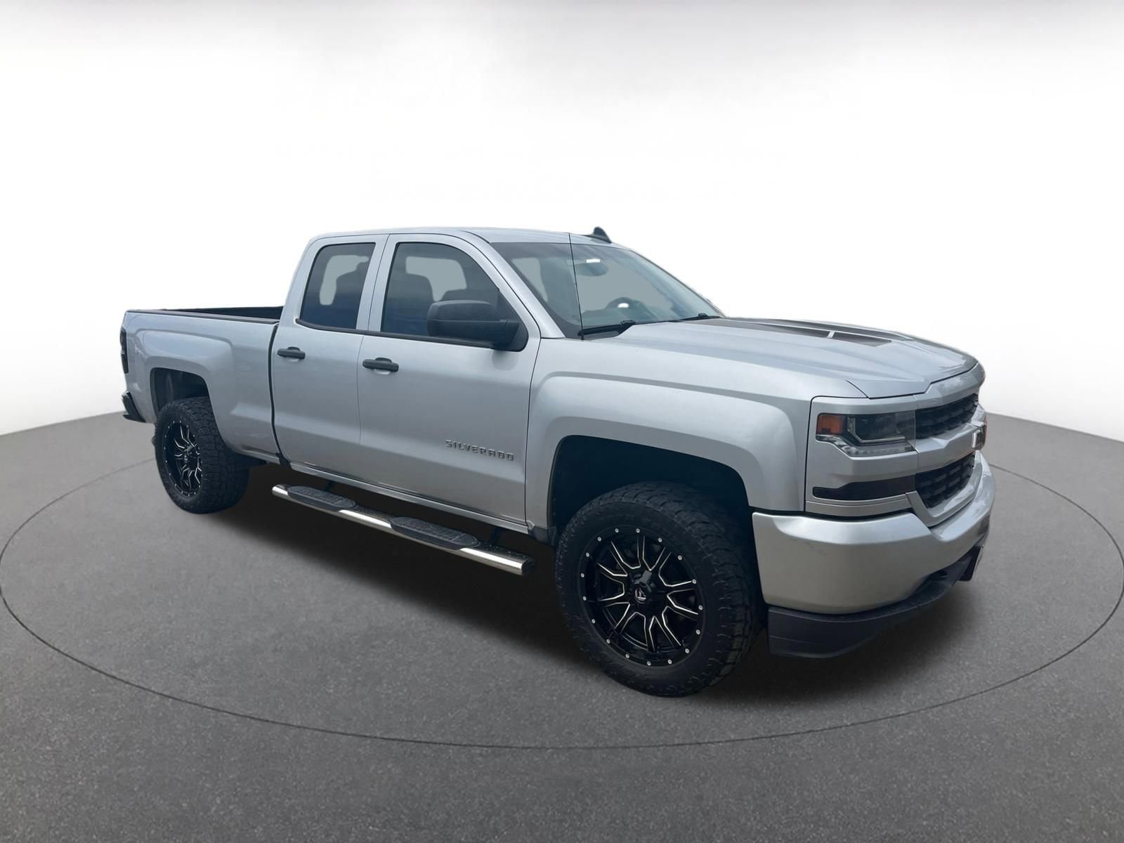 Thumbnail: 2018 Chevrolet Silverado 1500 - 1