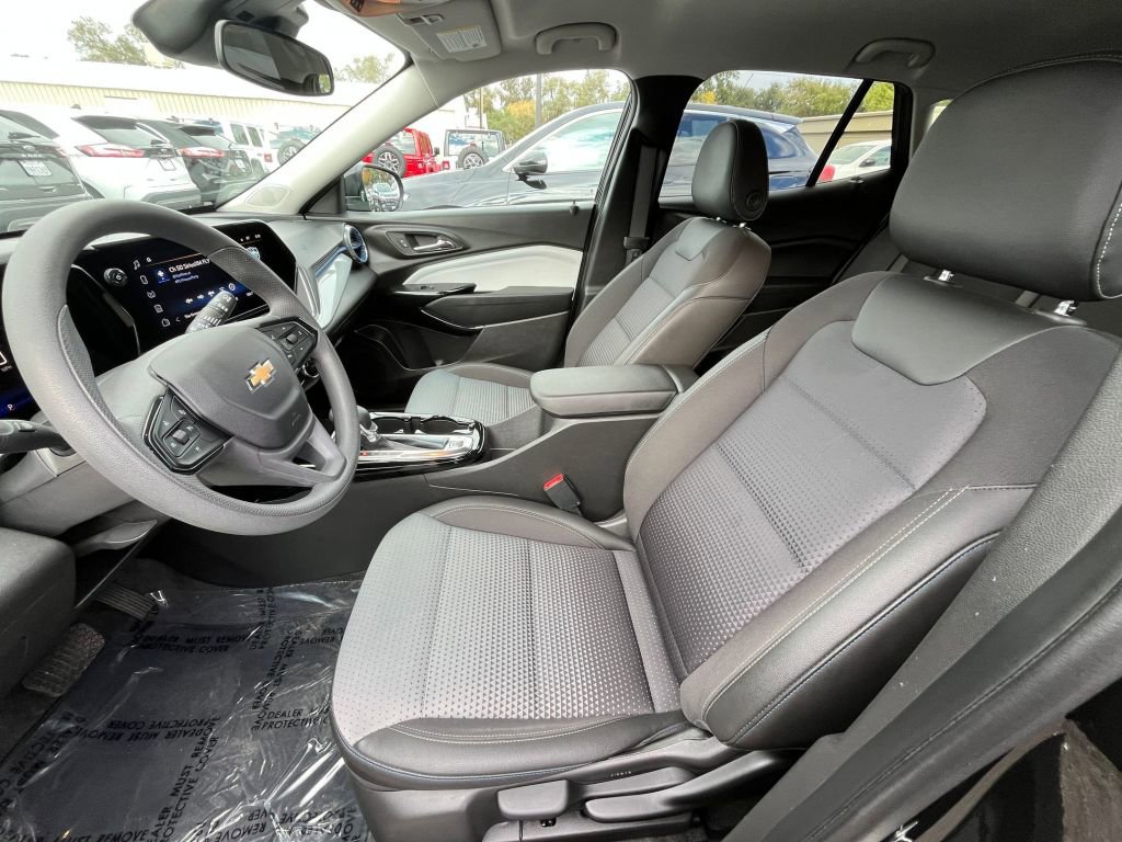 Thumbnail: 2025 Chevrolet Trax - 20