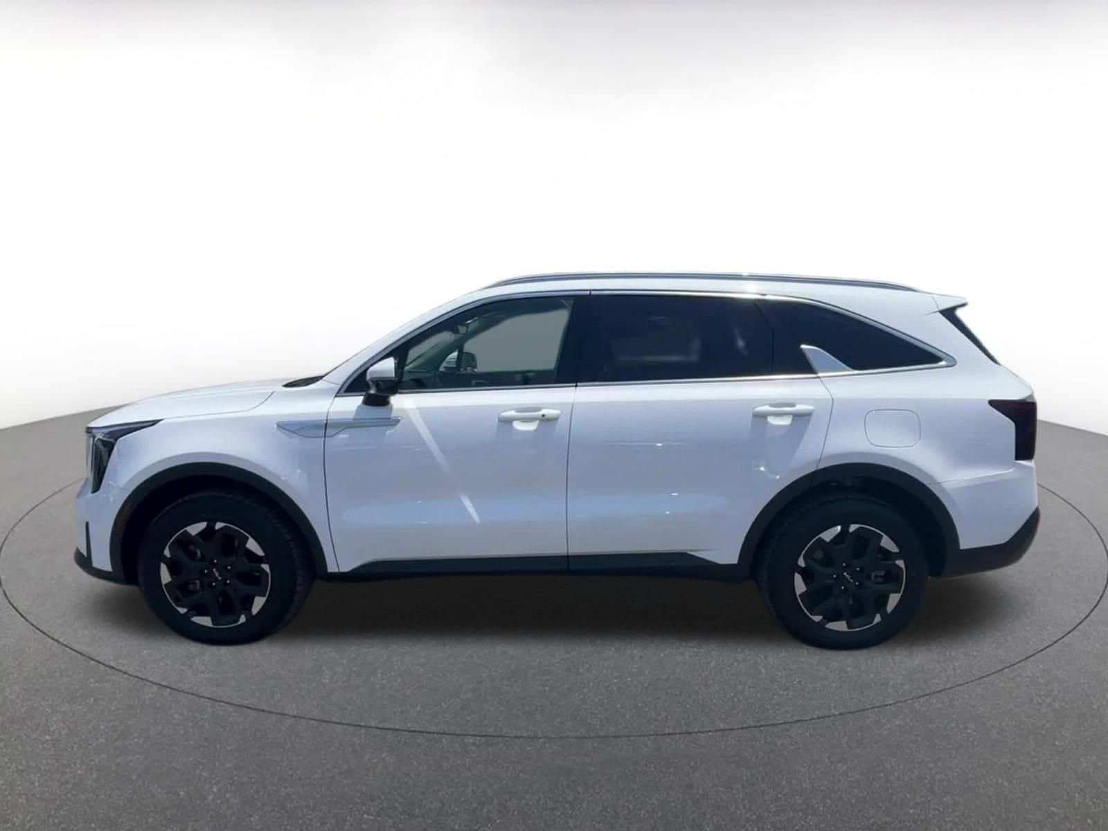 2024 Kia Sorento S 8