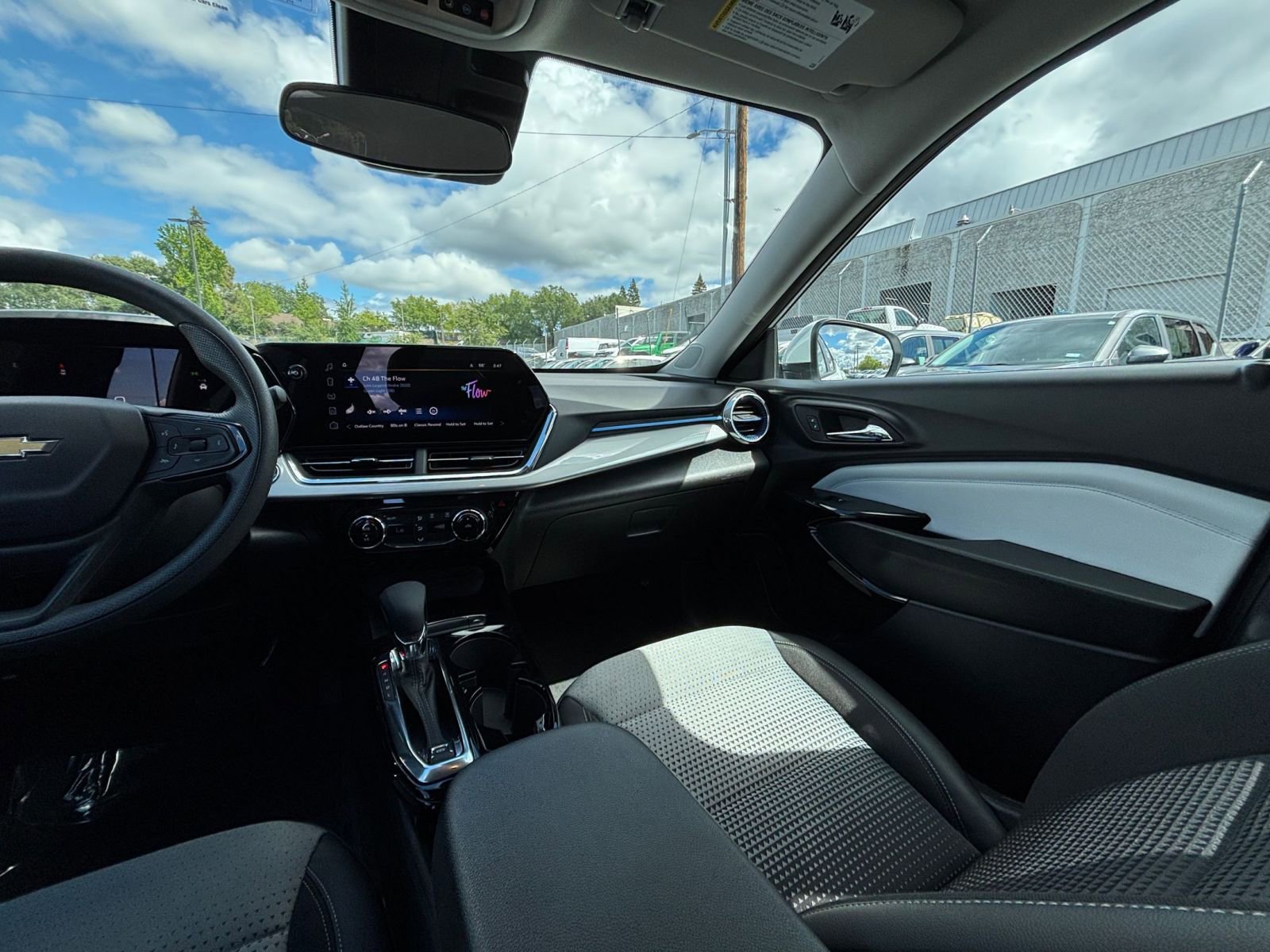 Thumbnail: 2025 Chevrolet Trax - 34