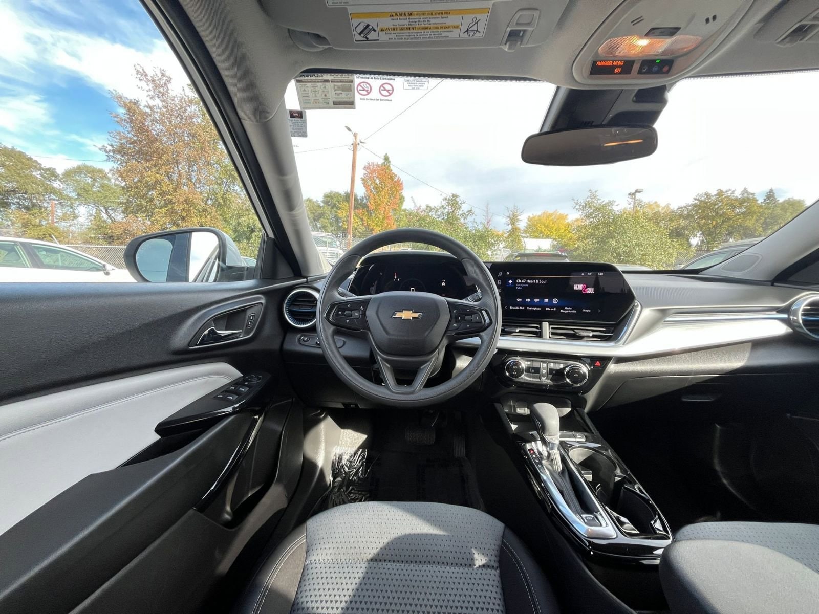 Thumbnail: 2025 Chevrolet Trax - 32