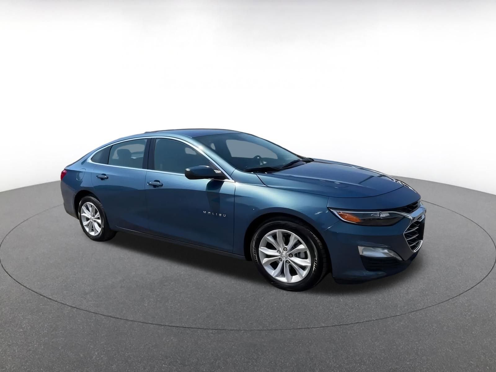 Thumbnail: 2024 Chevrolet Malibu - 3
