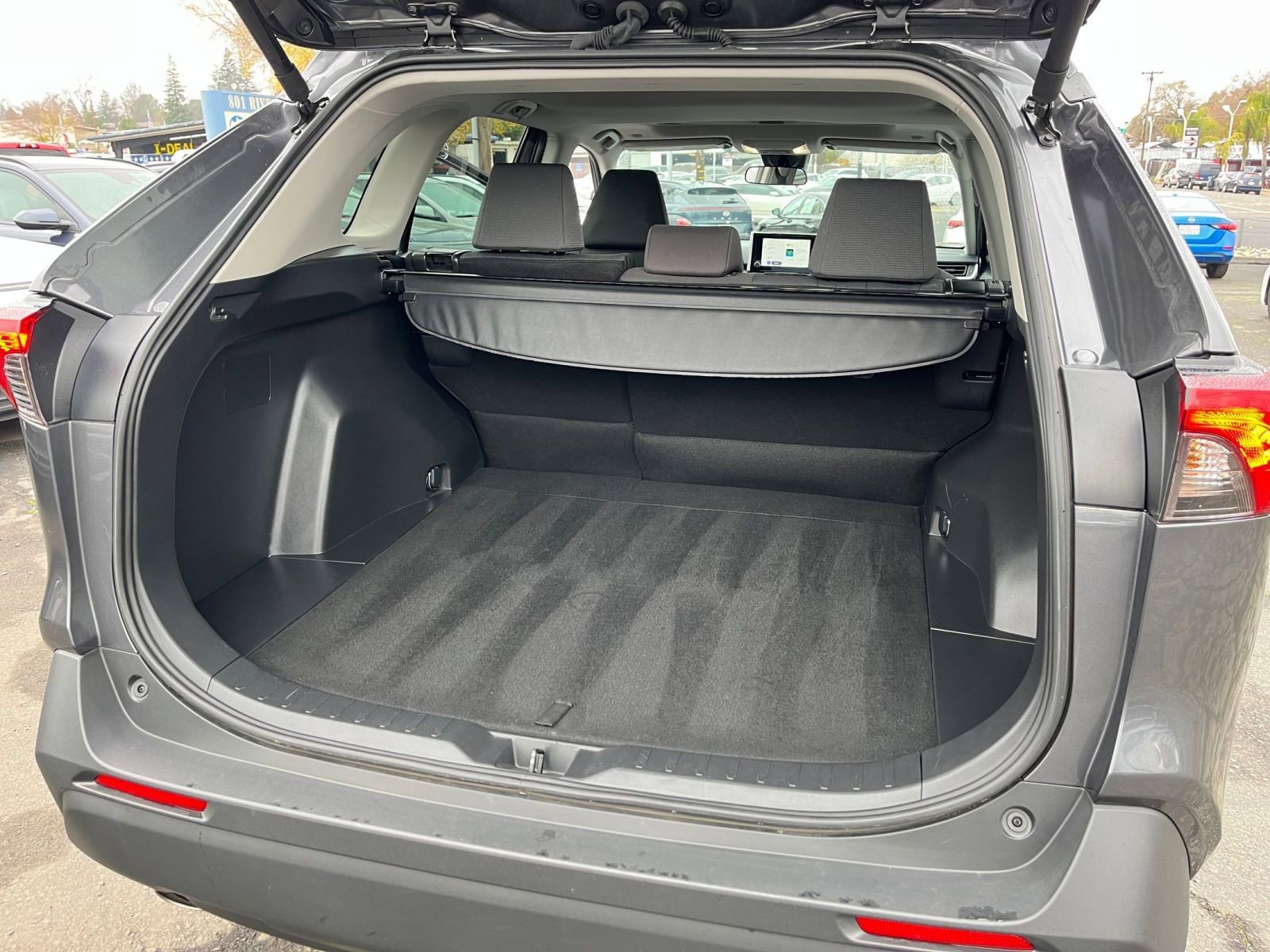 Thumbnail: 2025 Toyota RAV4 - 32