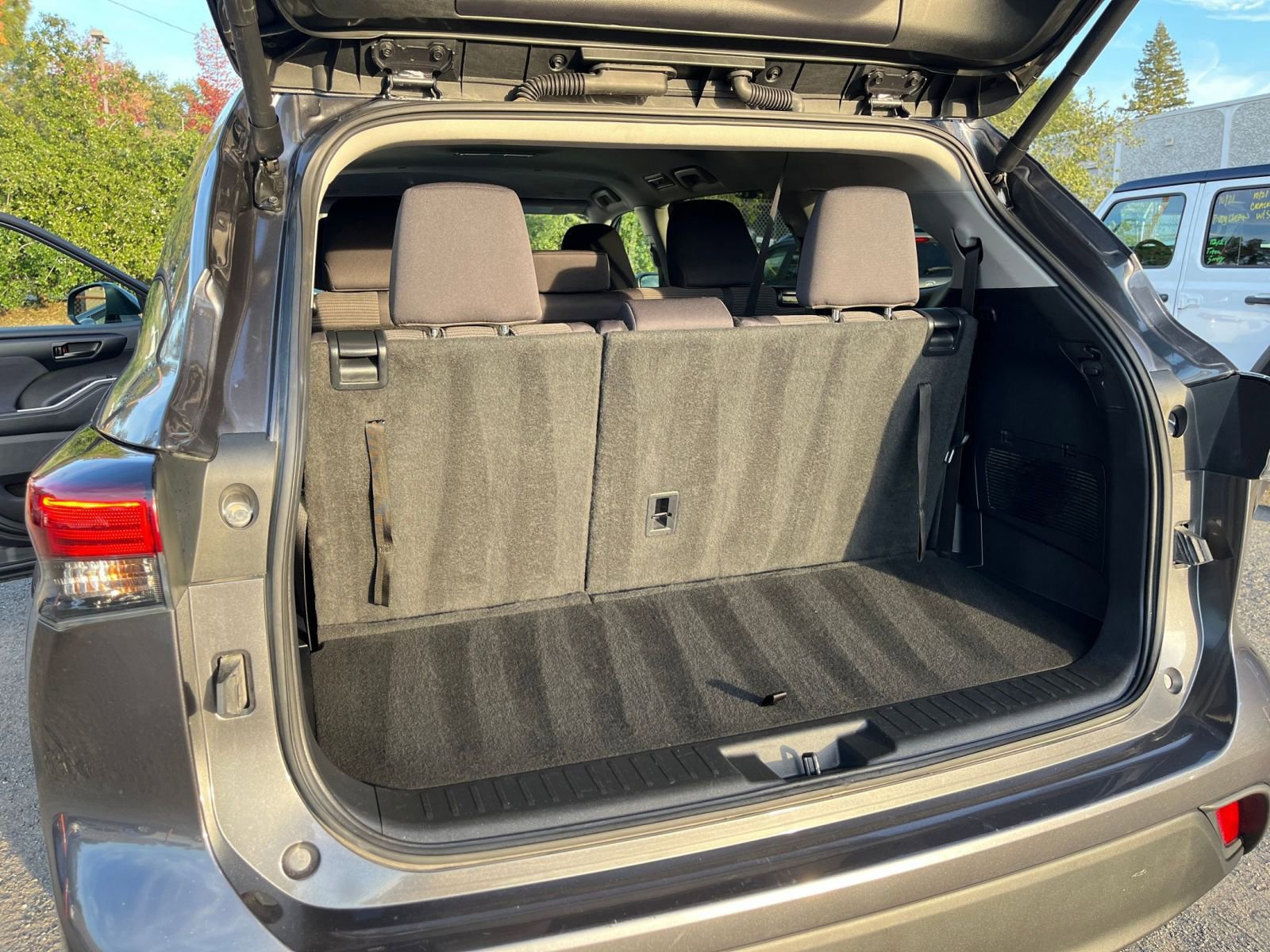 Thumbnail: 2025 Toyota Highlander - 32