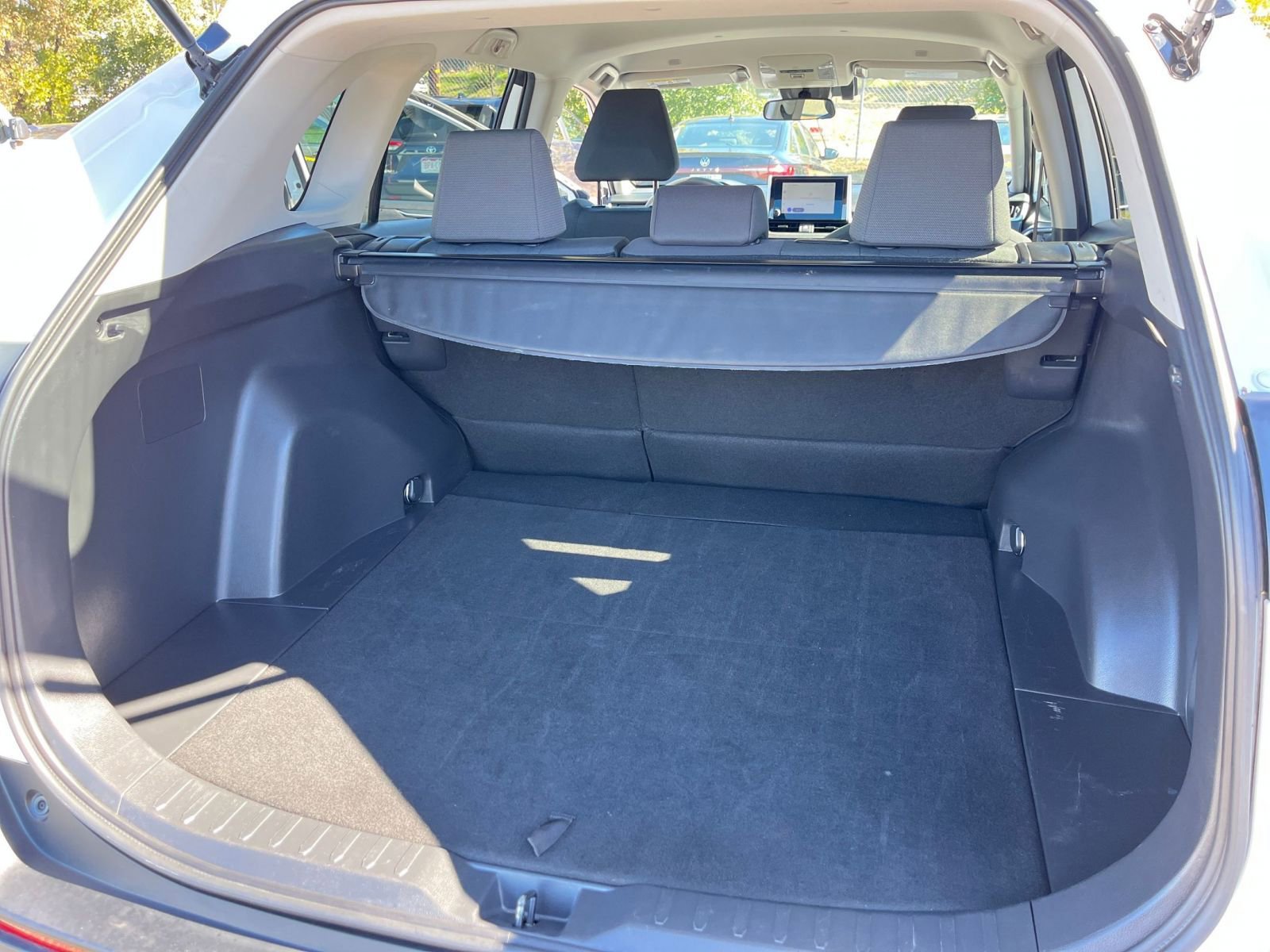 Thumbnail: 2025 Toyota RAV4 - 31