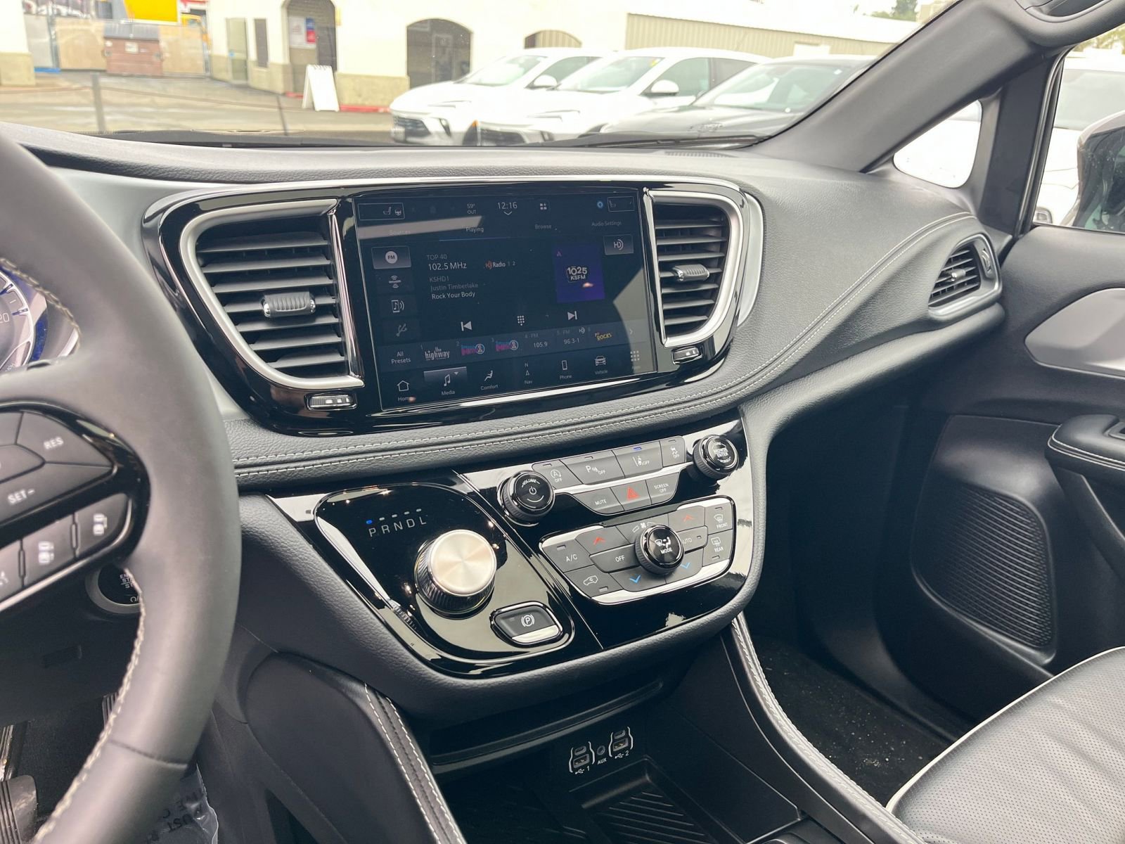 Thumbnail: 2025 Chrysler Pacifica - 18