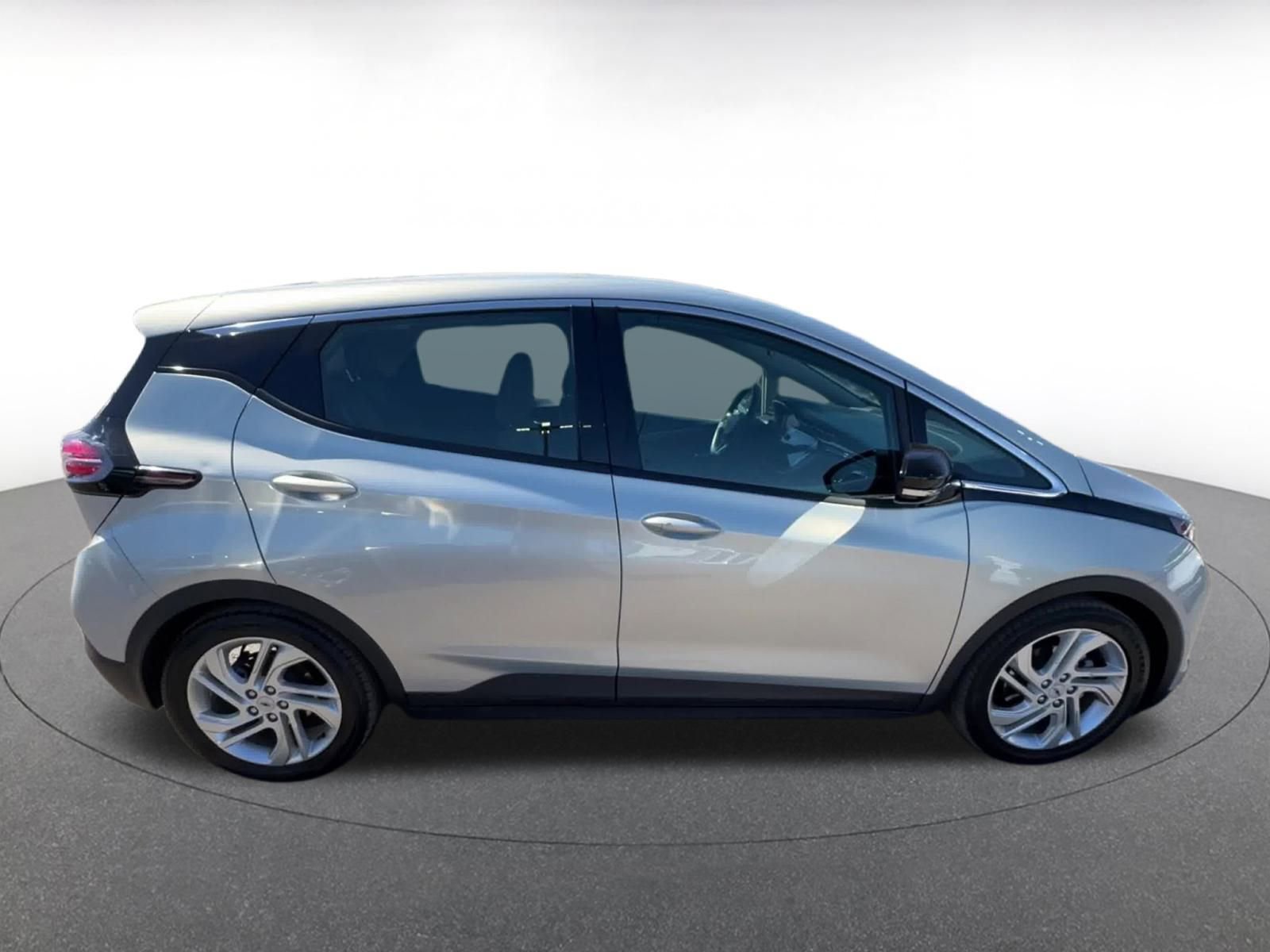 Thumbnail: 2023 Chevrolet Bolt EV - 16
