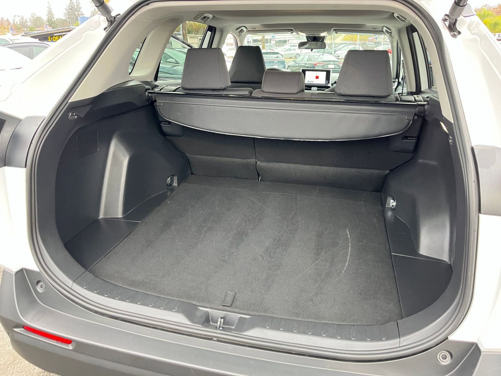 Thumbnail: 2025 Toyota RAV4 - 32