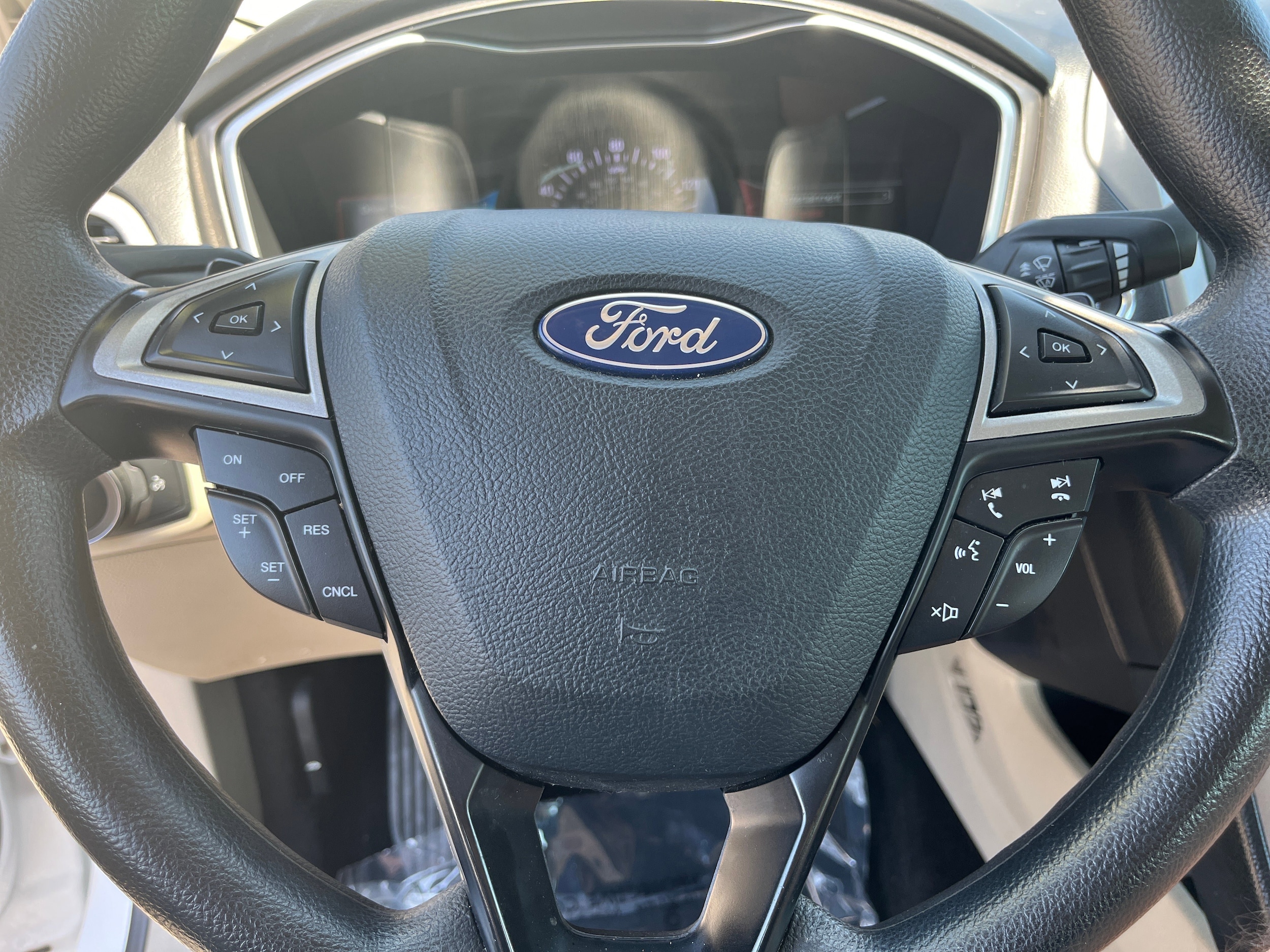 2019 Ford Fusion SE 28