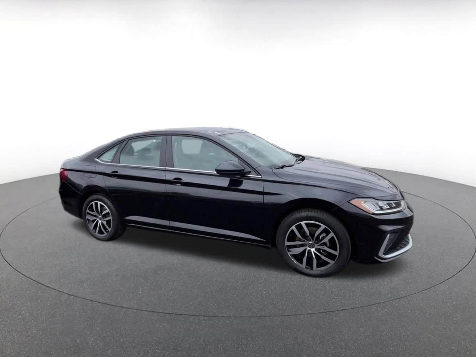 Thumbnail: 2025 Volkswagen Jetta - 2