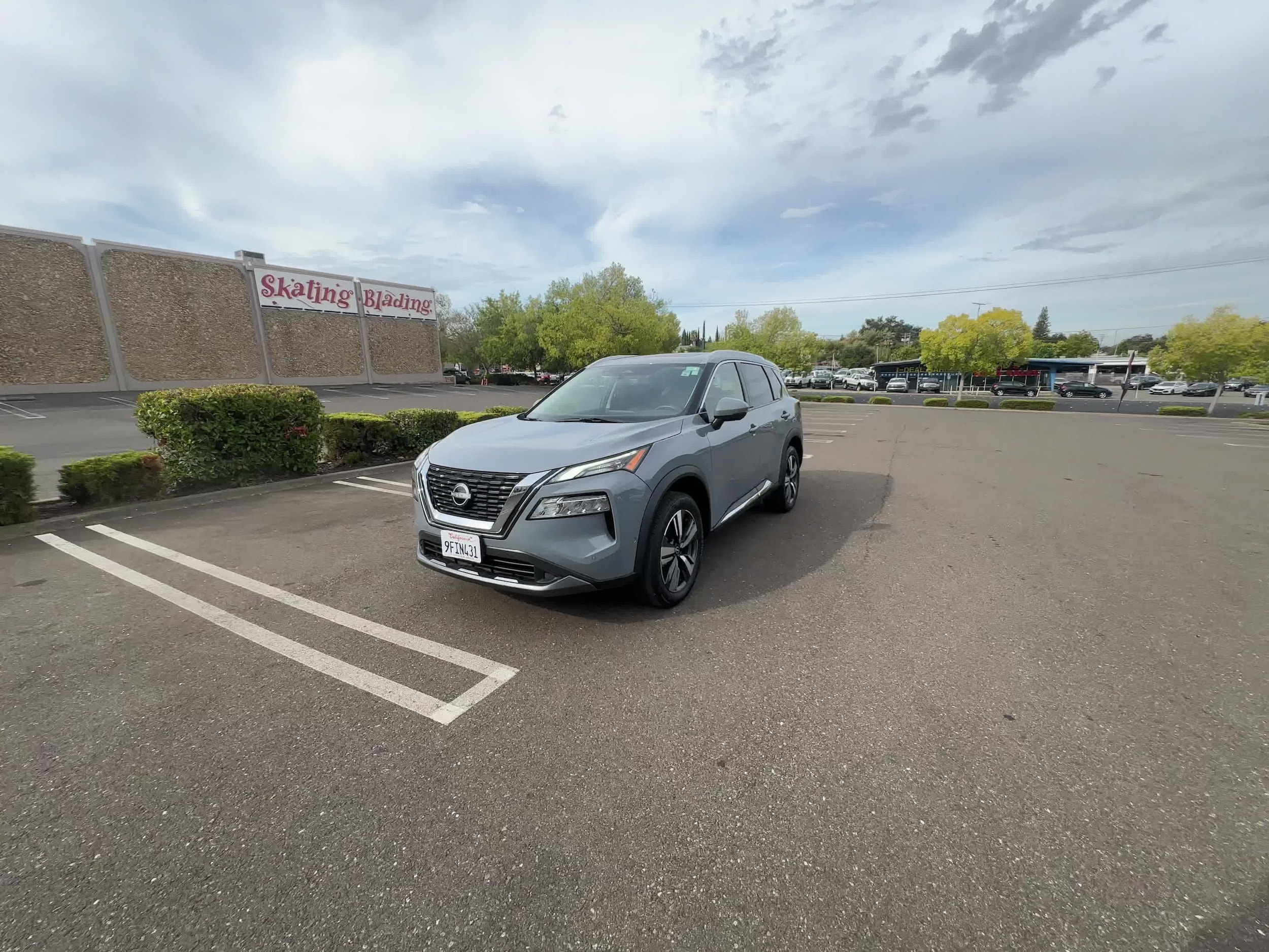 2023 Nissan Rogue SL 10