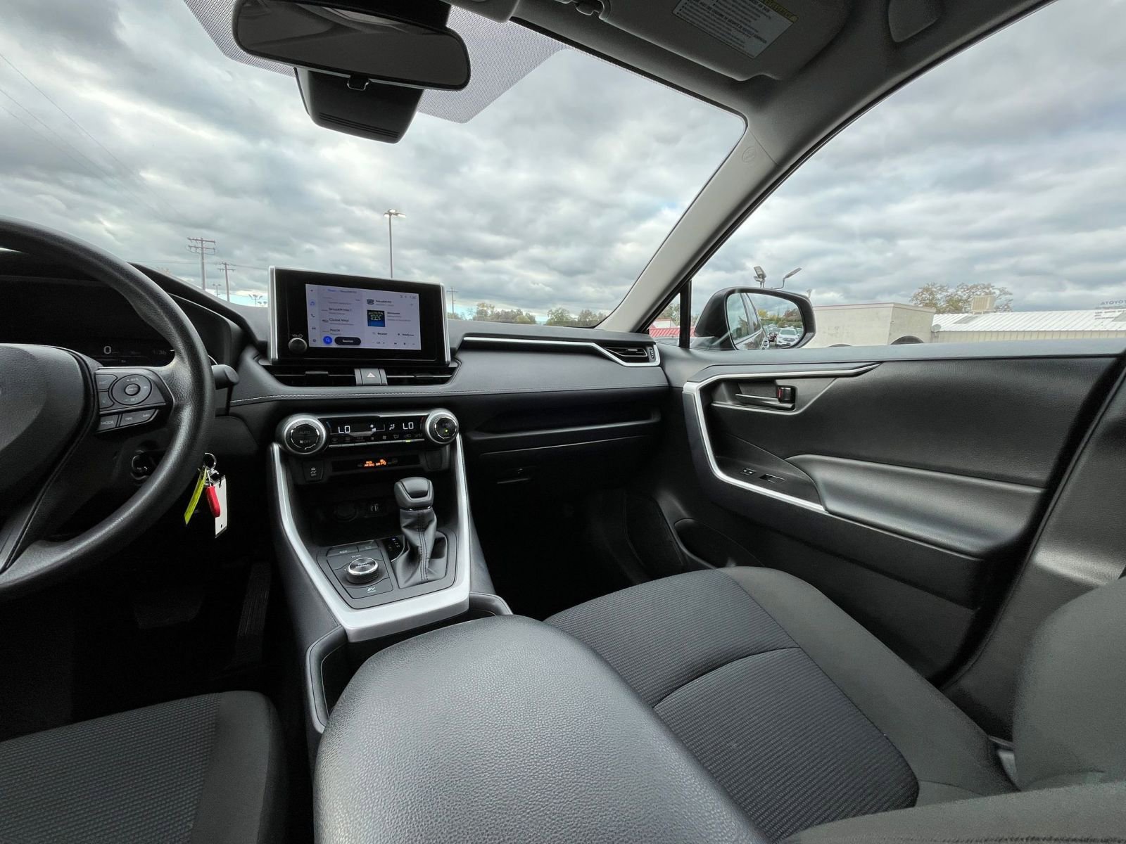 Thumbnail: 2025 Toyota RAV4 - 34