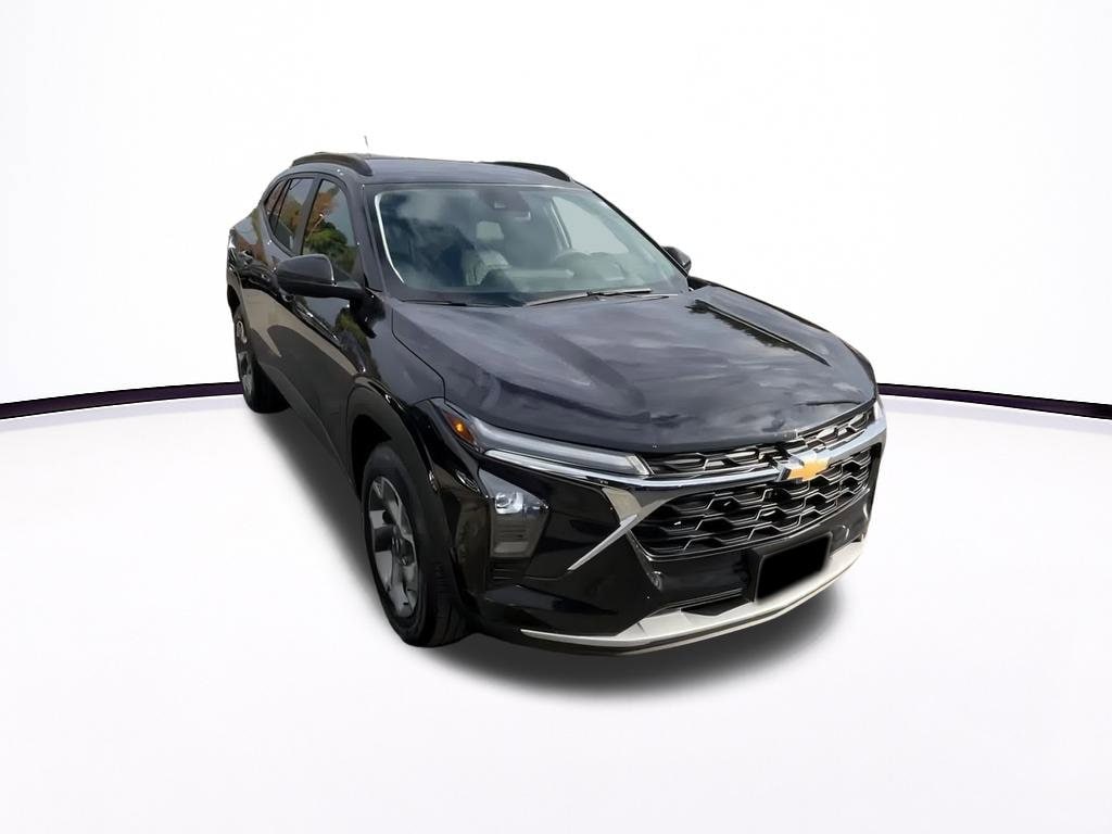 Thumbnail: 2025 Chevrolet Trax - 3