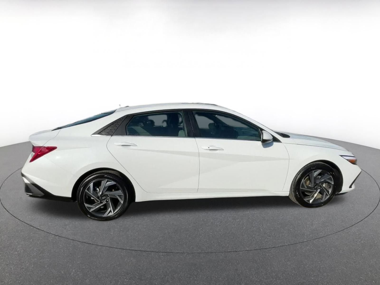 Thumbnail: 2025 Hyundai Elantra - 16