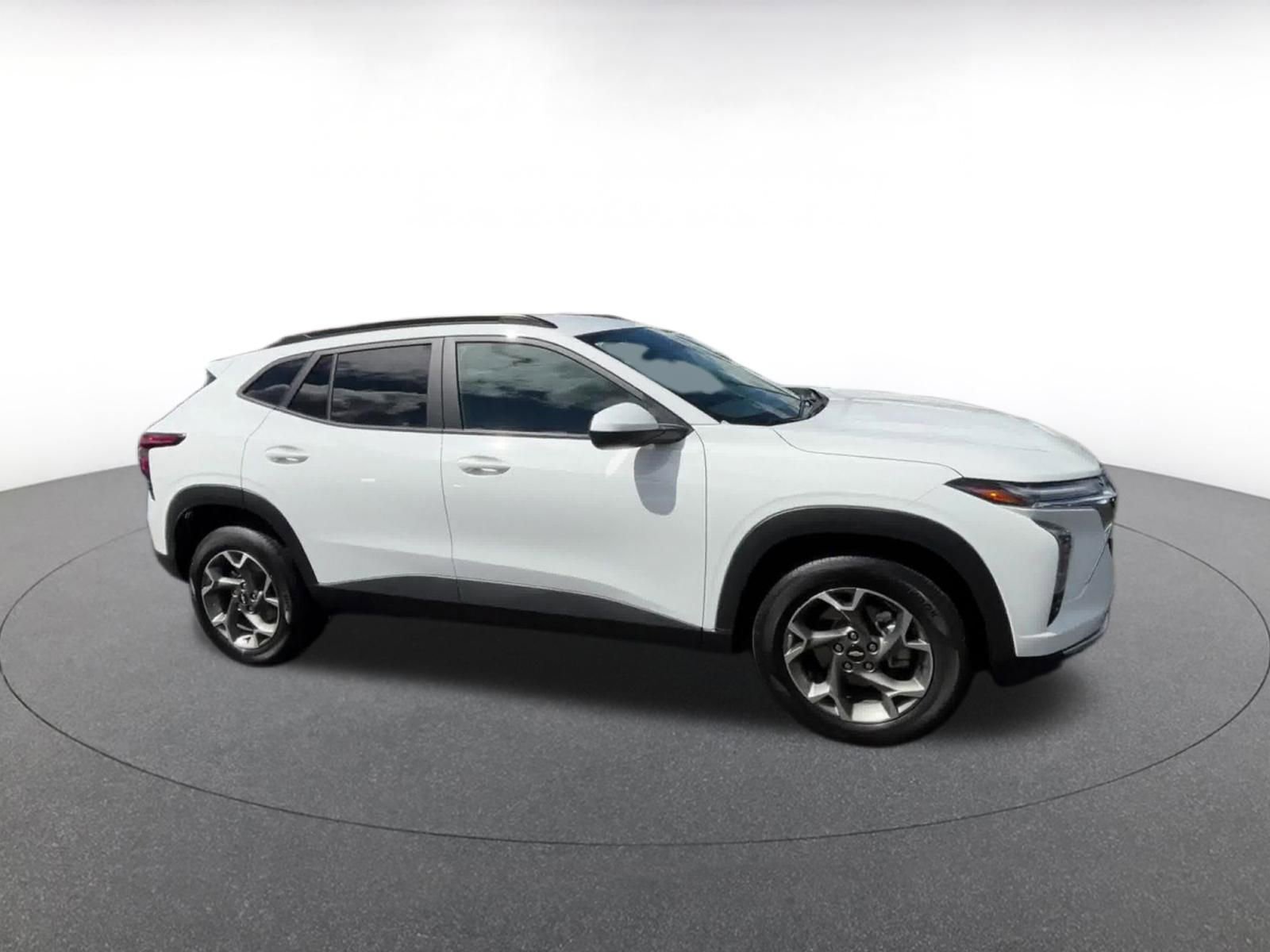 Thumbnail: 2025 Chevrolet Trax - 2