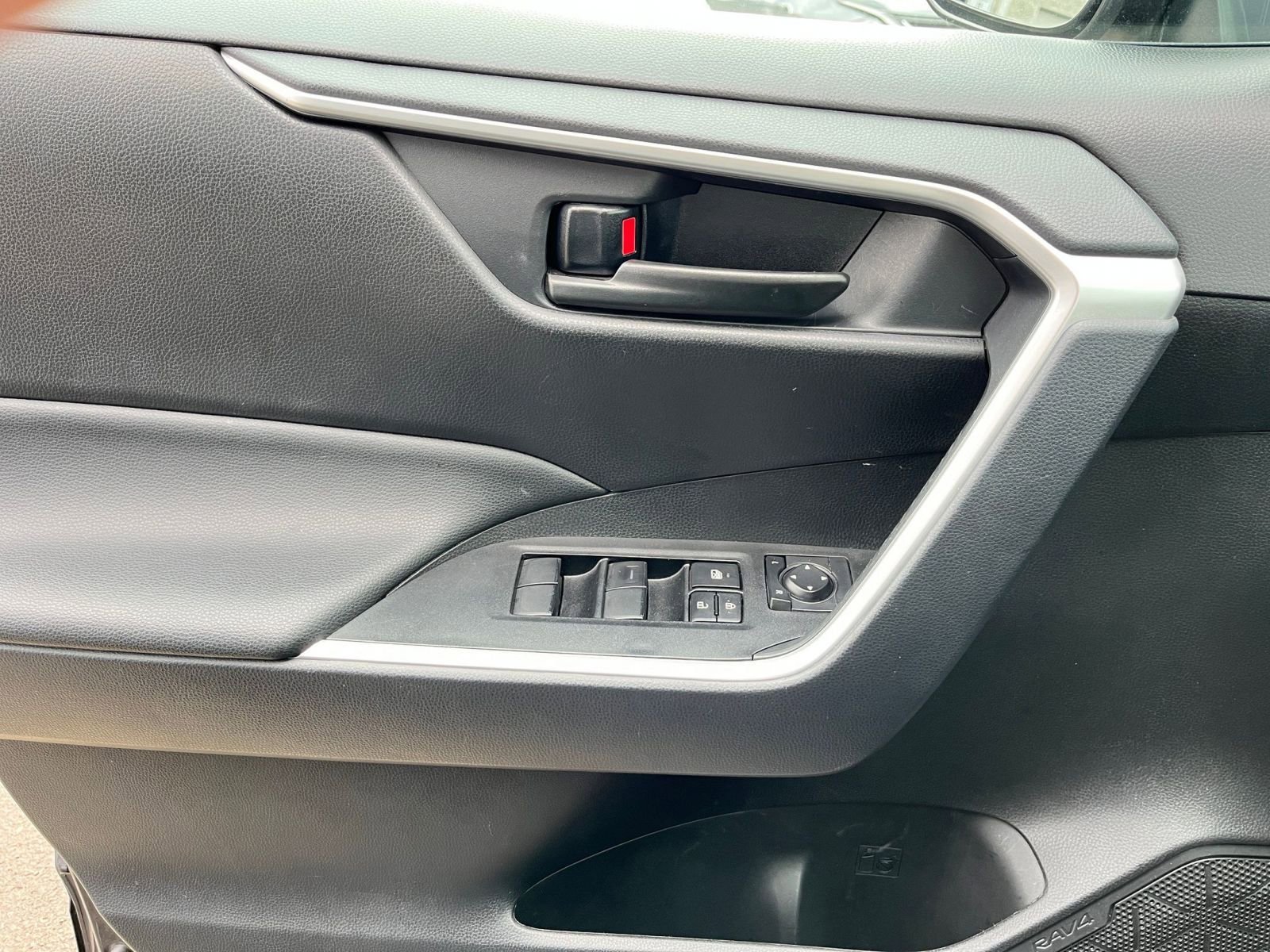 Thumbnail: 2025 Toyota RAV4 - 20