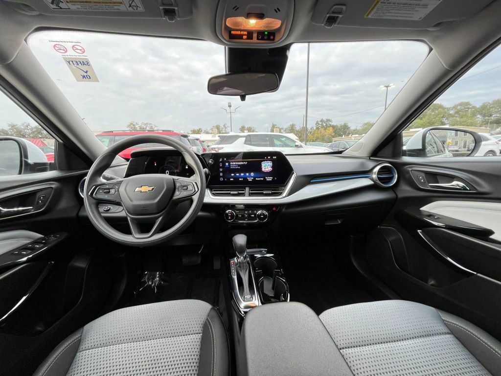 Thumbnail: 2025 Chevrolet Trax - 33
