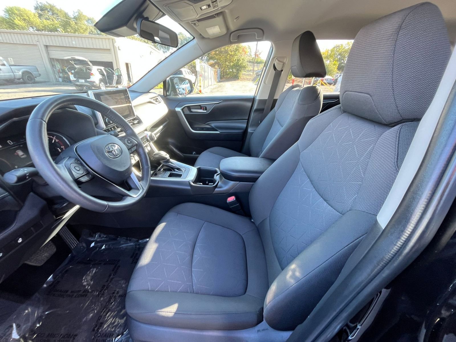 Thumbnail: 2025 Toyota RAV4 - 27