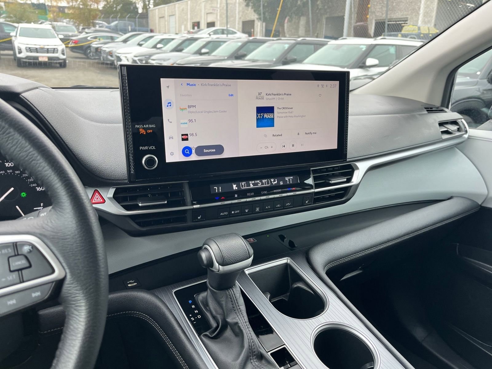 Thumbnail: 2025 Toyota Sienna - 18