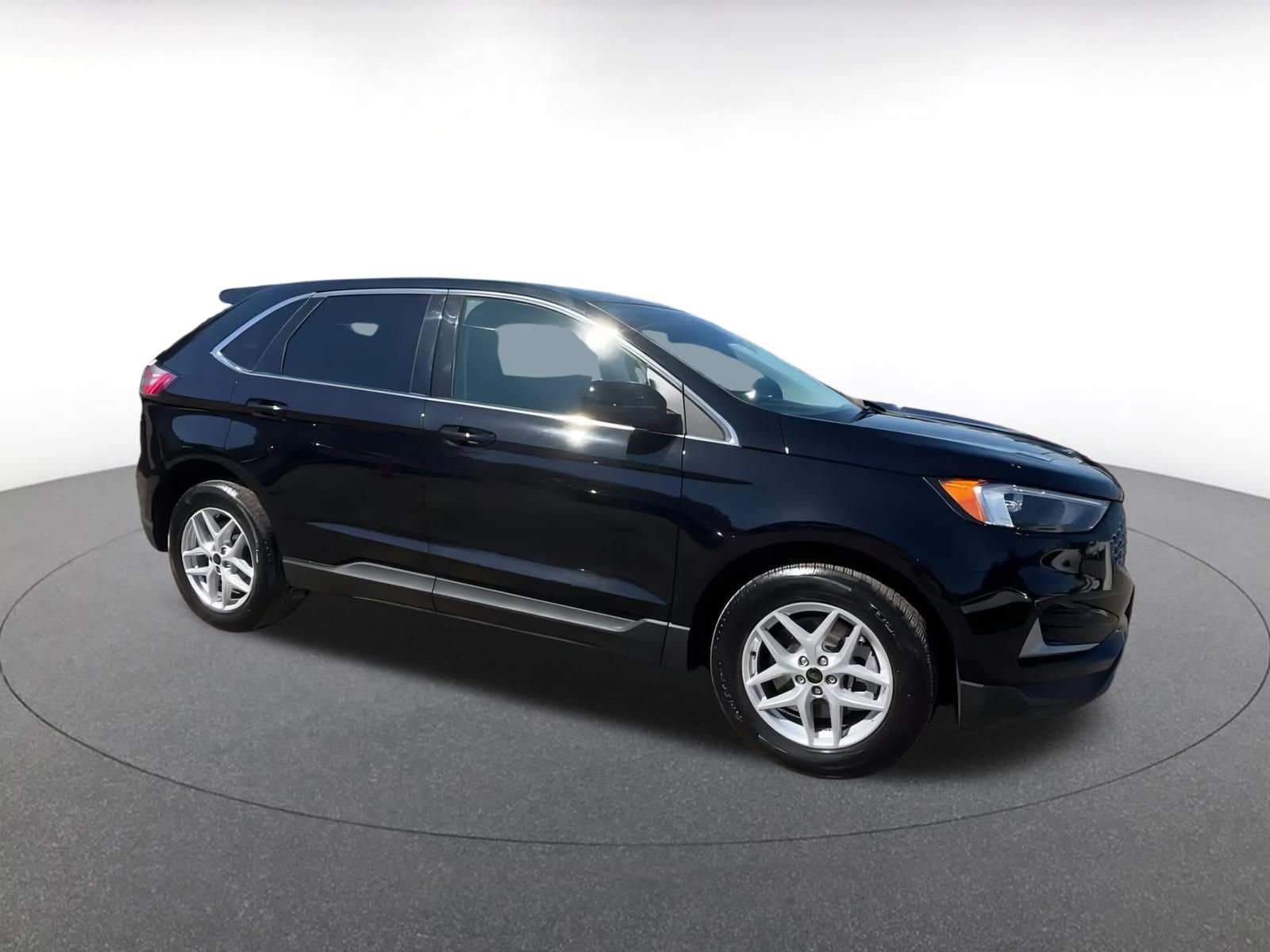 Thumbnail: 2023 Ford Edge - 2