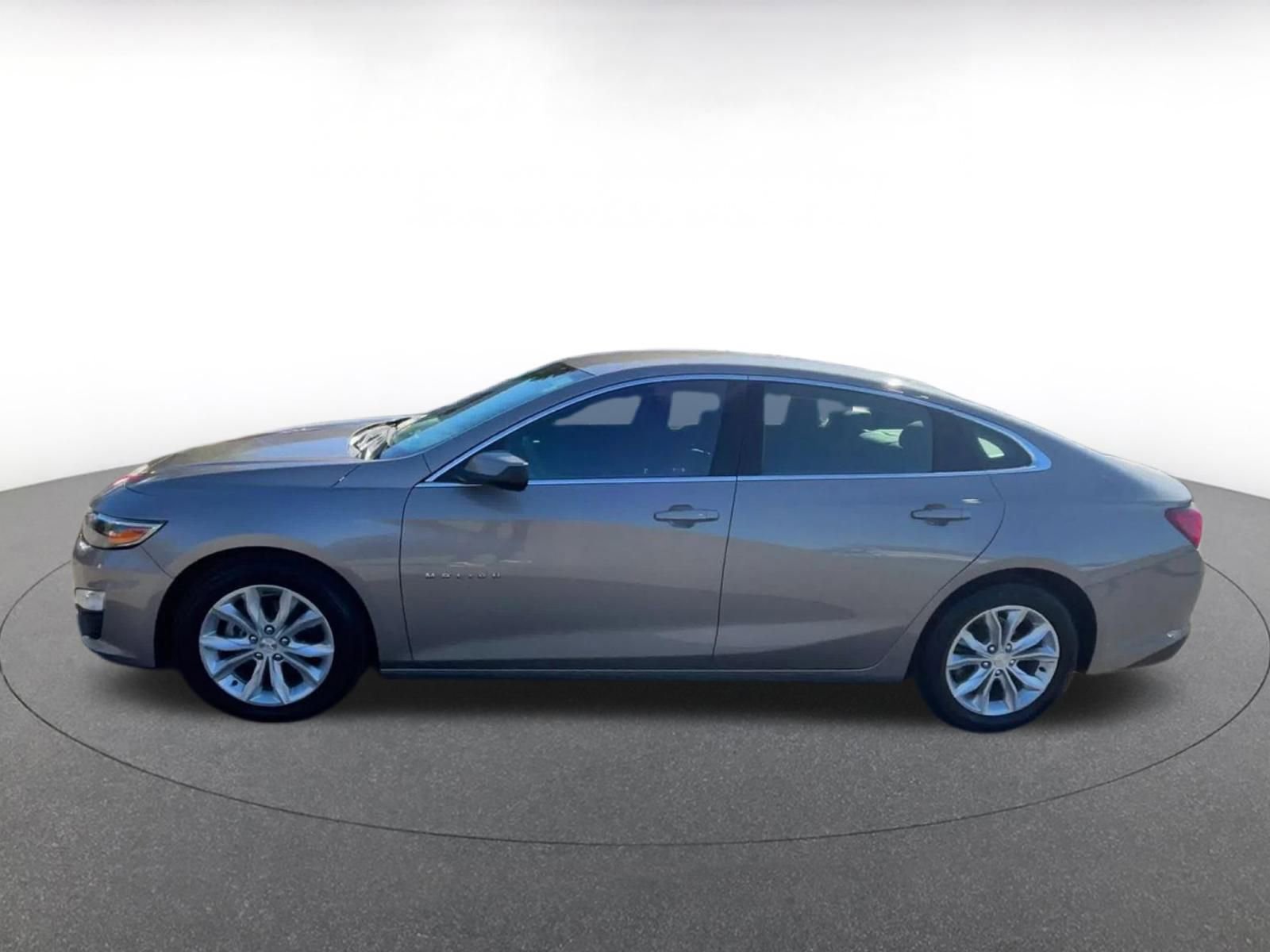 Thumbnail: 2023 Chevrolet Malibu - 9