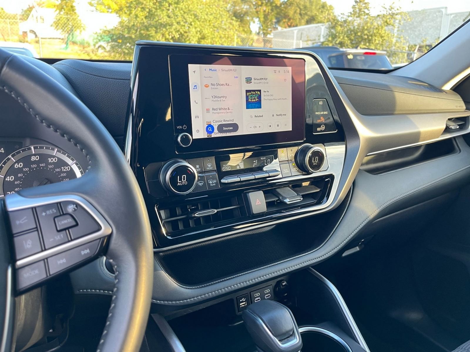 Thumbnail: 2025 Toyota Highlander - 20