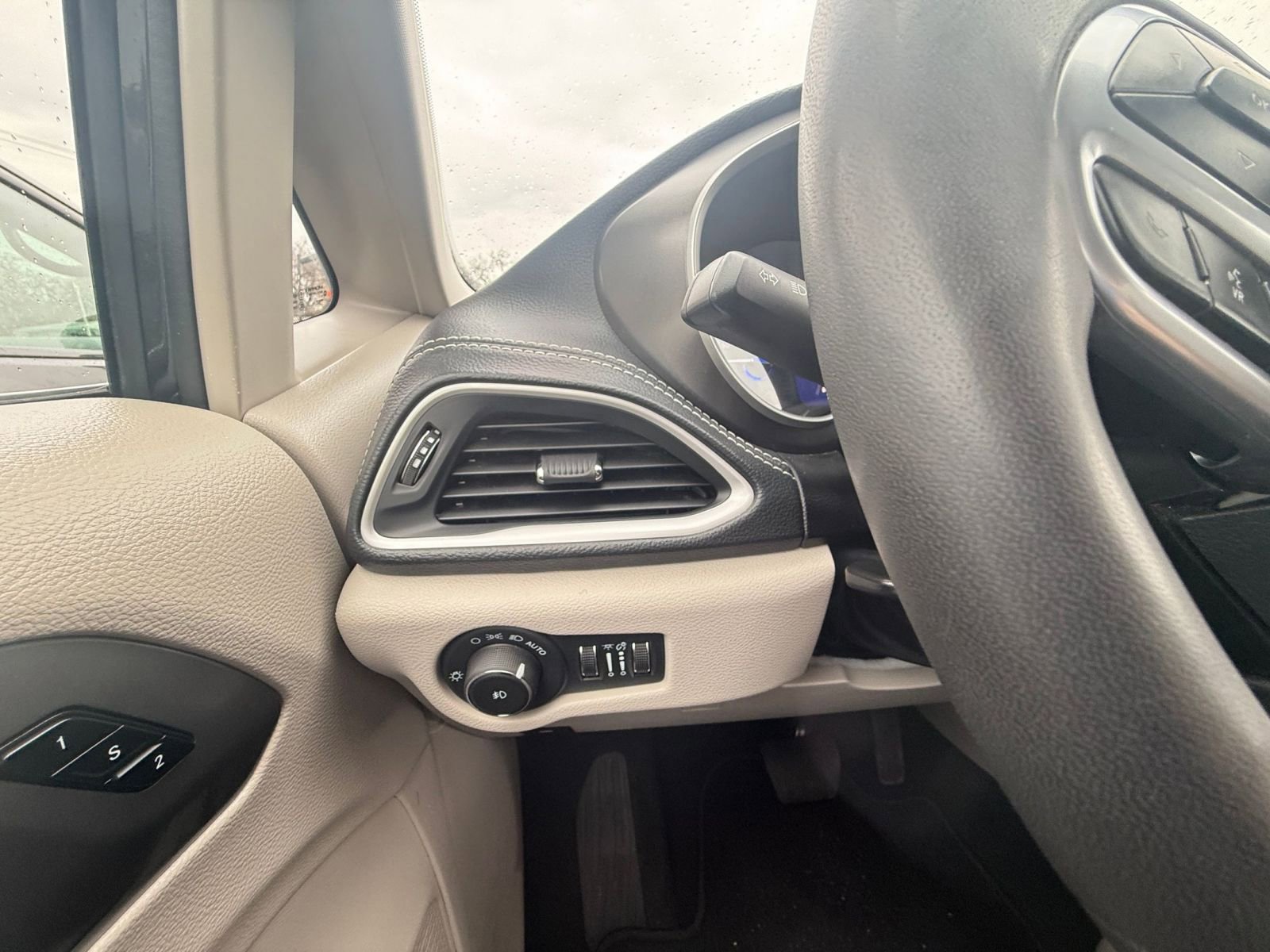 Thumbnail: 2023 Chrysler Pacifica - 34