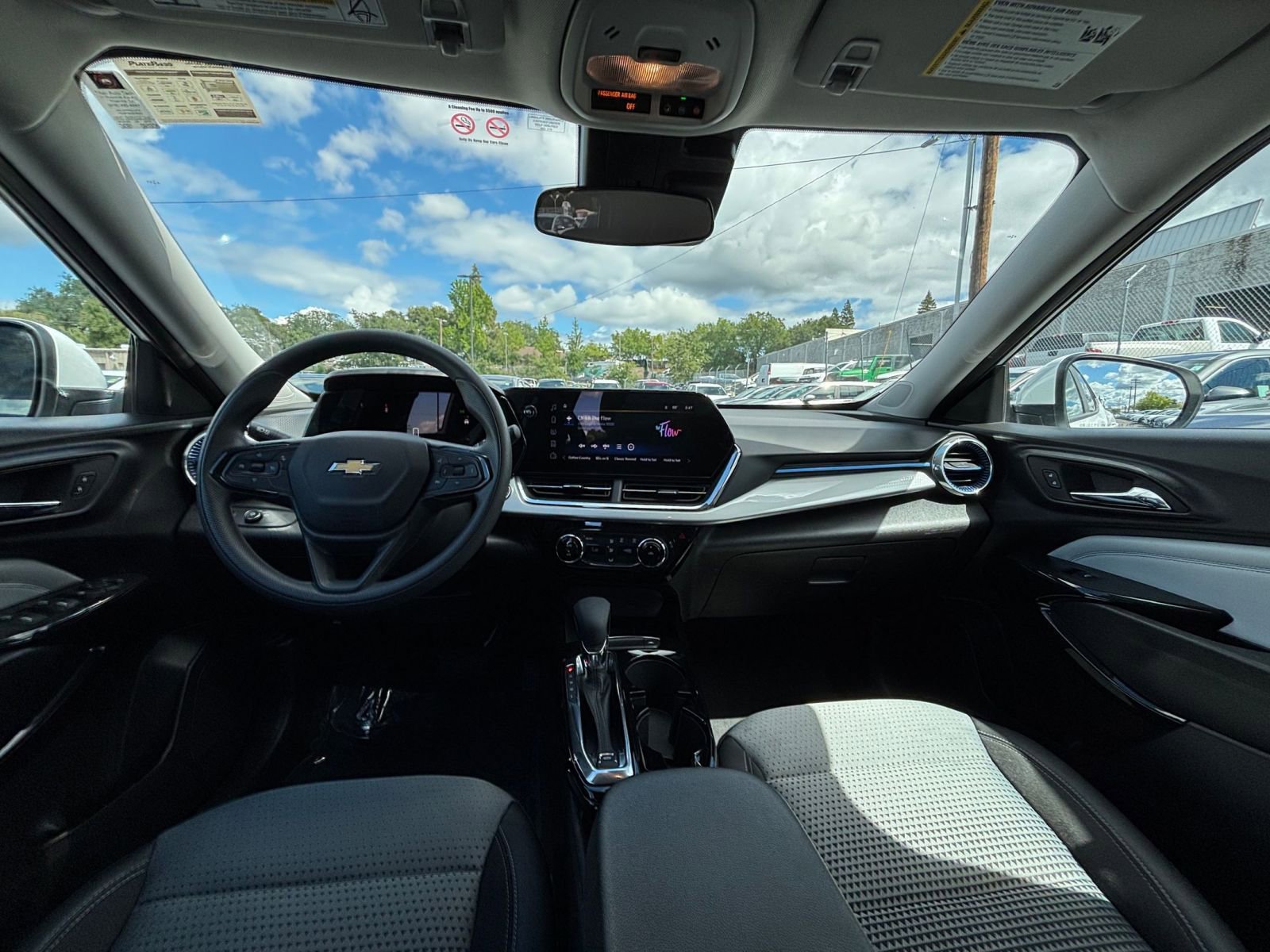 Thumbnail: 2025 Chevrolet Trax - 32