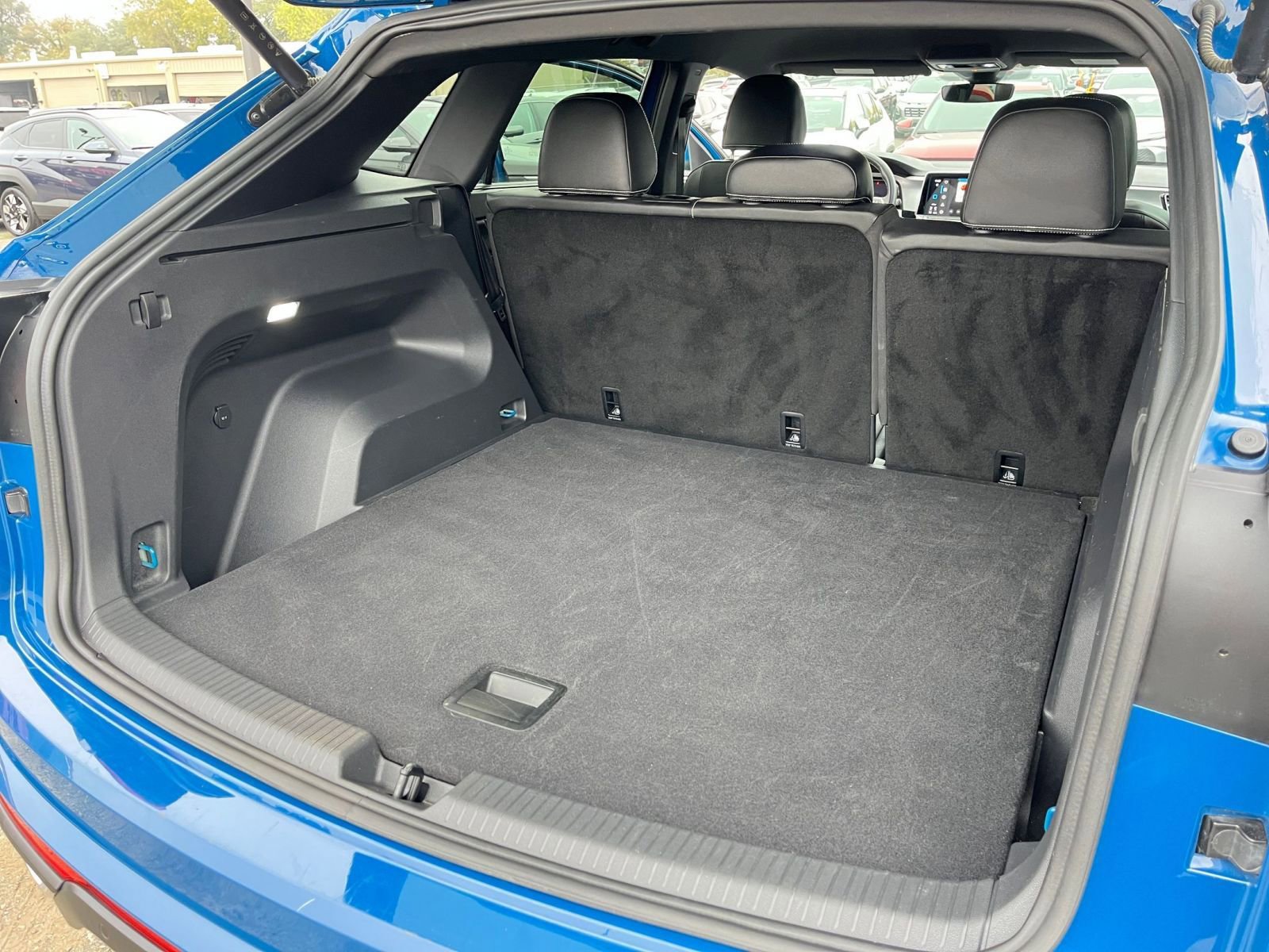 Thumbnail: 2025 Volkswagen Atlas - 32