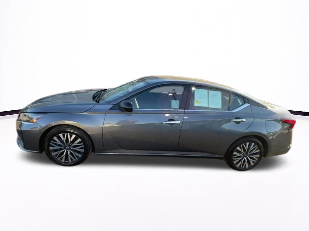 Thumbnail: 2025 Nissan Altima - 9