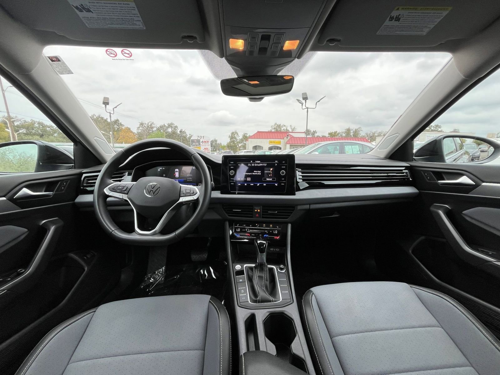 Thumbnail: 2025 Volkswagen Jetta - 32