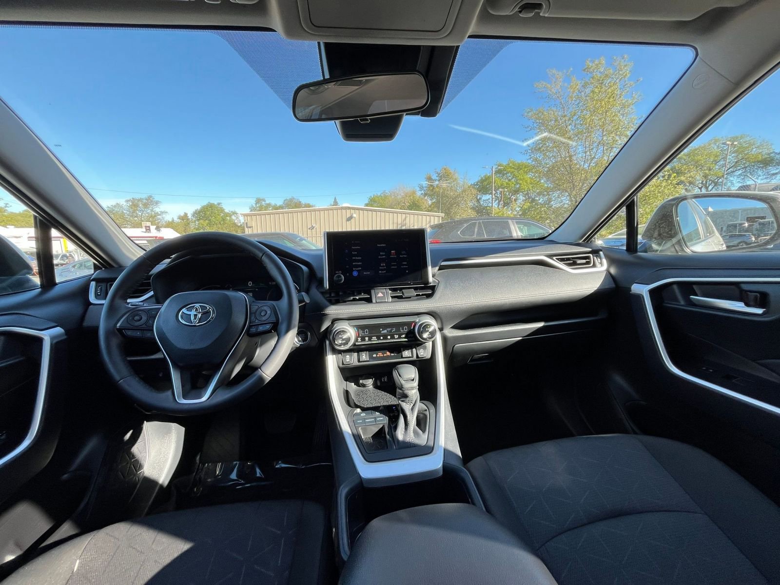 Thumbnail: 2025 Toyota RAV4 - 34