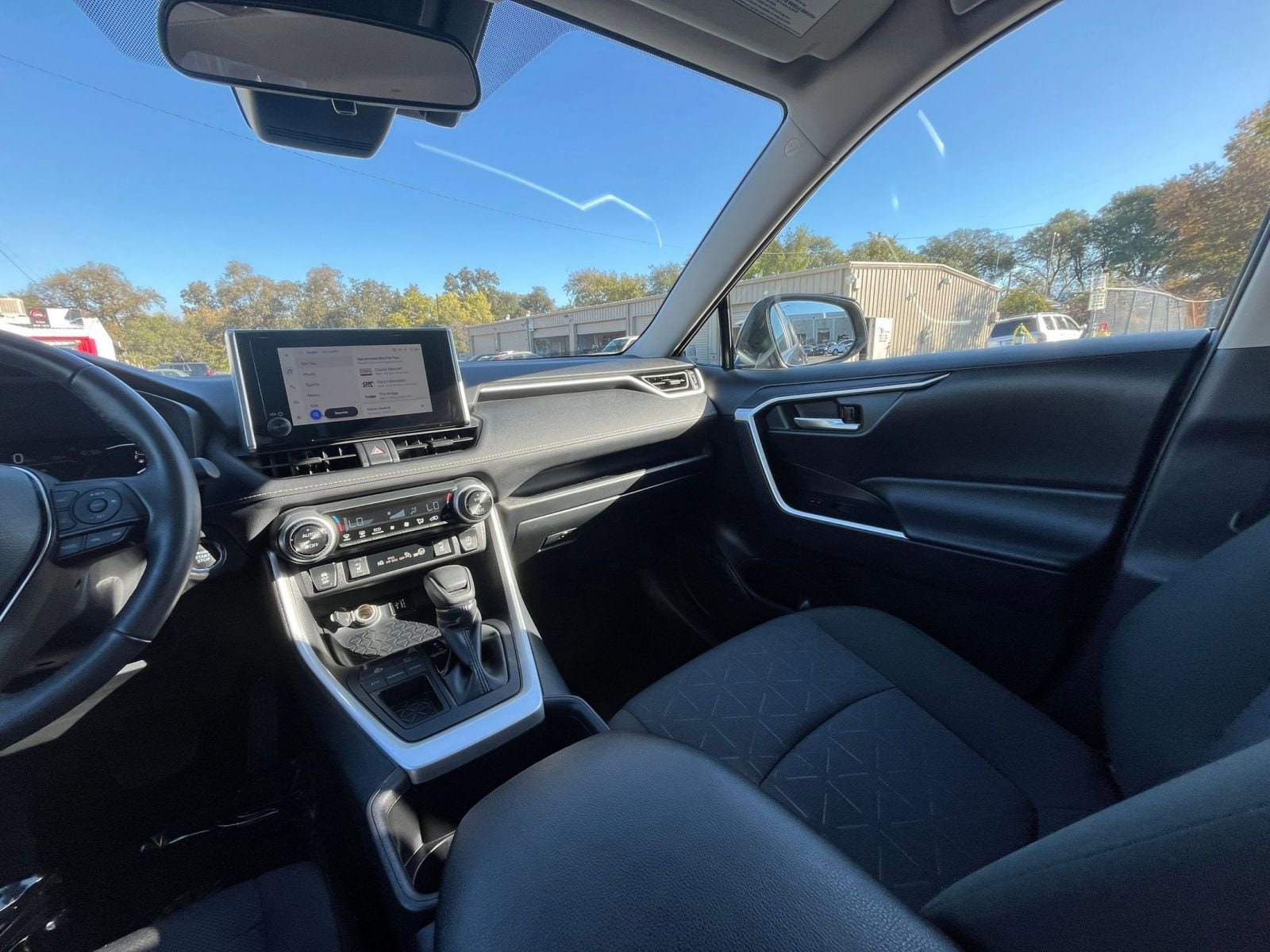 Thumbnail: 2025 Toyota RAV4 - 35