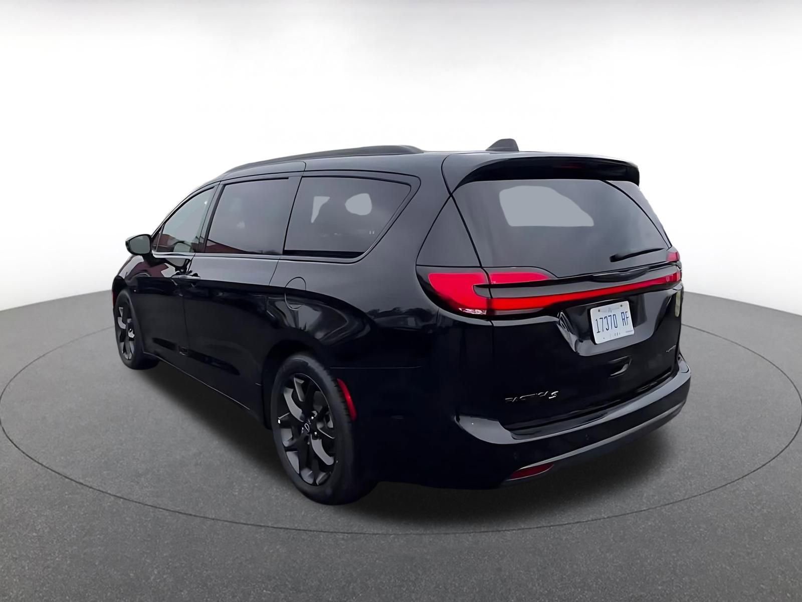 Thumbnail: 2025 Chrysler Pacifica - 11