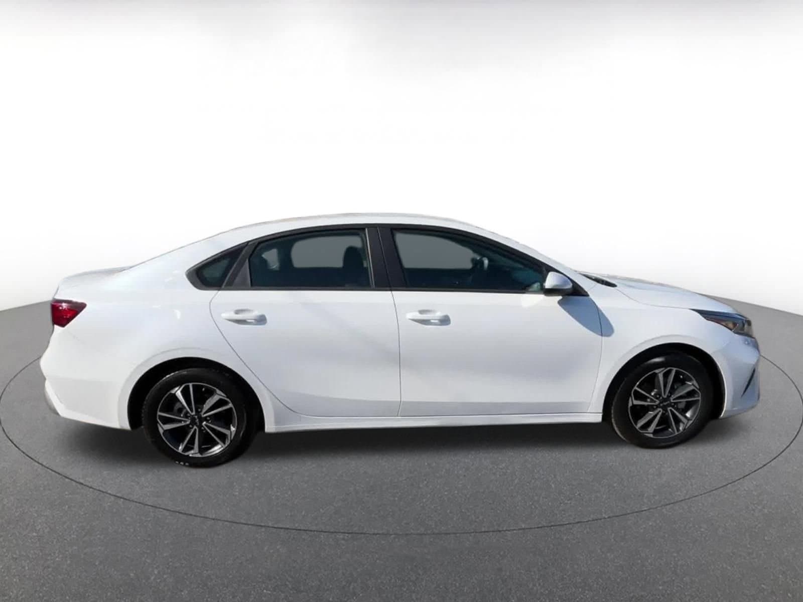 Thumbnail: 2024 Kia Forte - 16