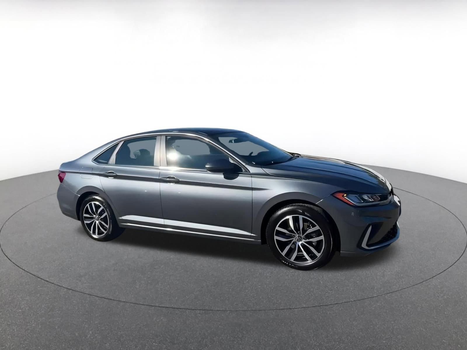 Thumbnail: 2025 Volkswagen Jetta - 2