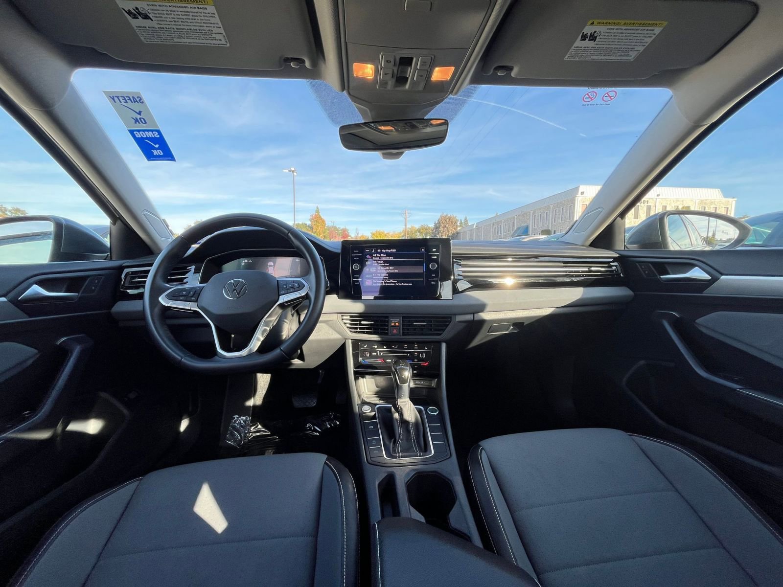 Thumbnail: 2025 Volkswagen Jetta - 32